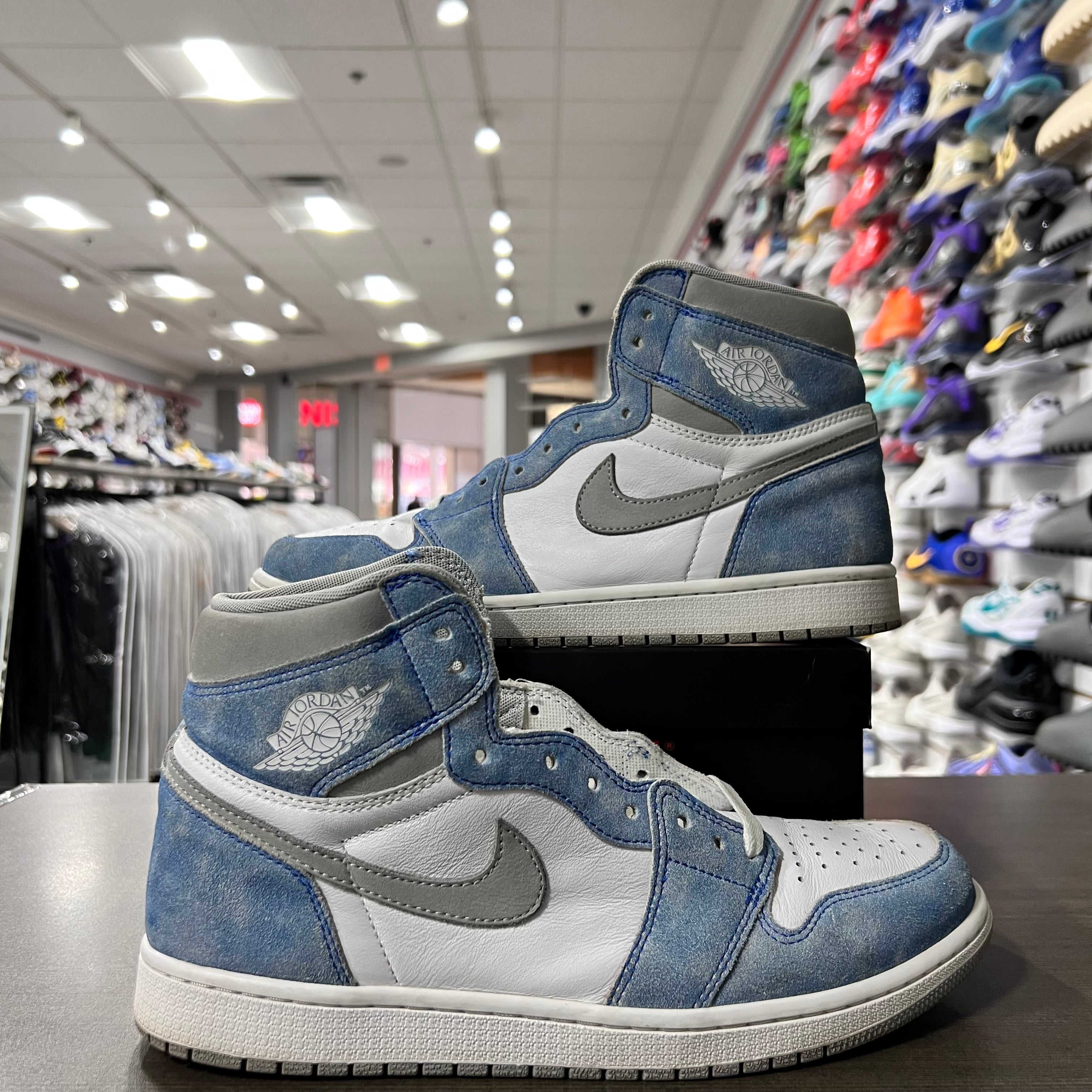 Jordan Retro 1 High Og Hyper Royal (Lightly Worn)