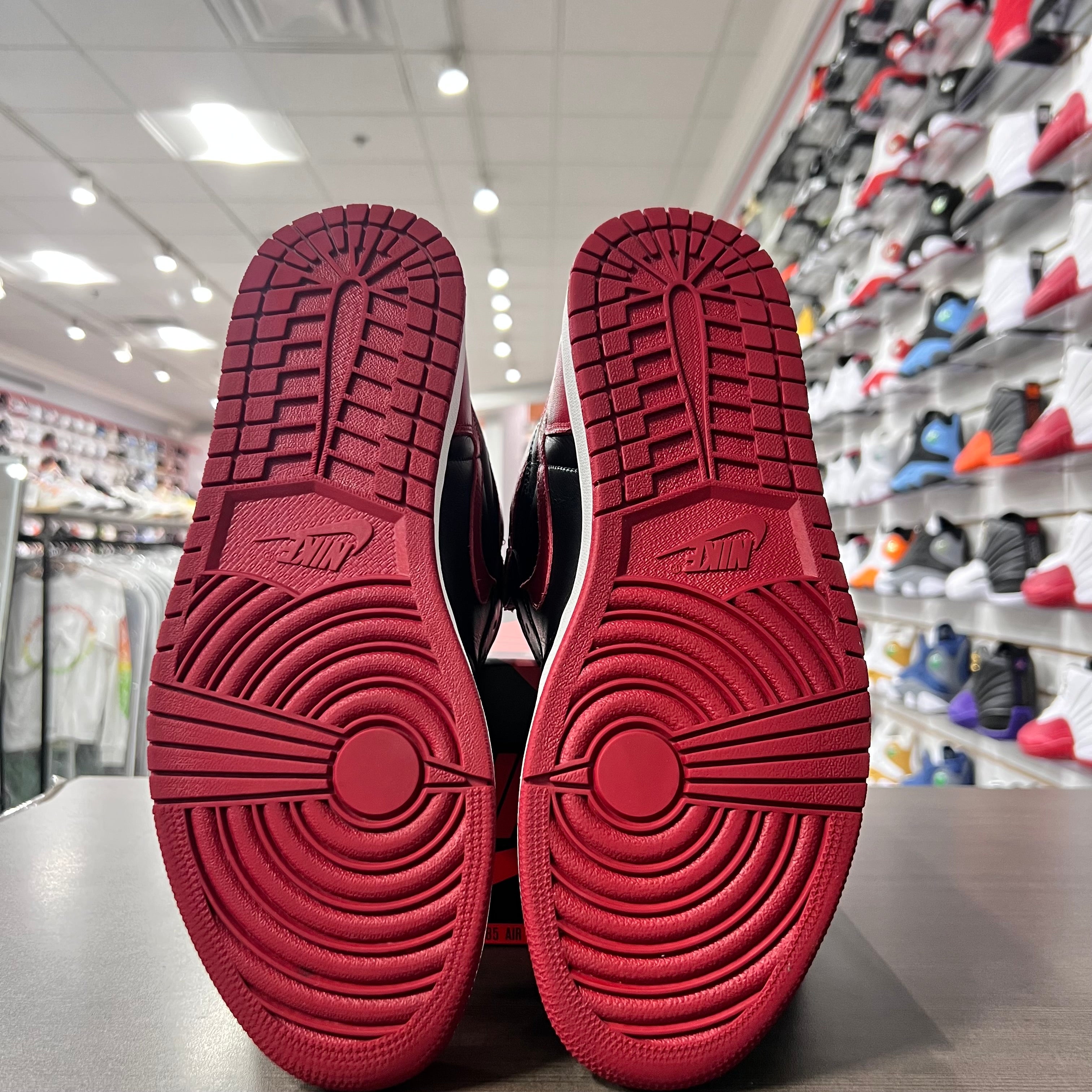 Jordan Retro 1 High Og Mens Banned (Lightly Worn + Replacement Box)