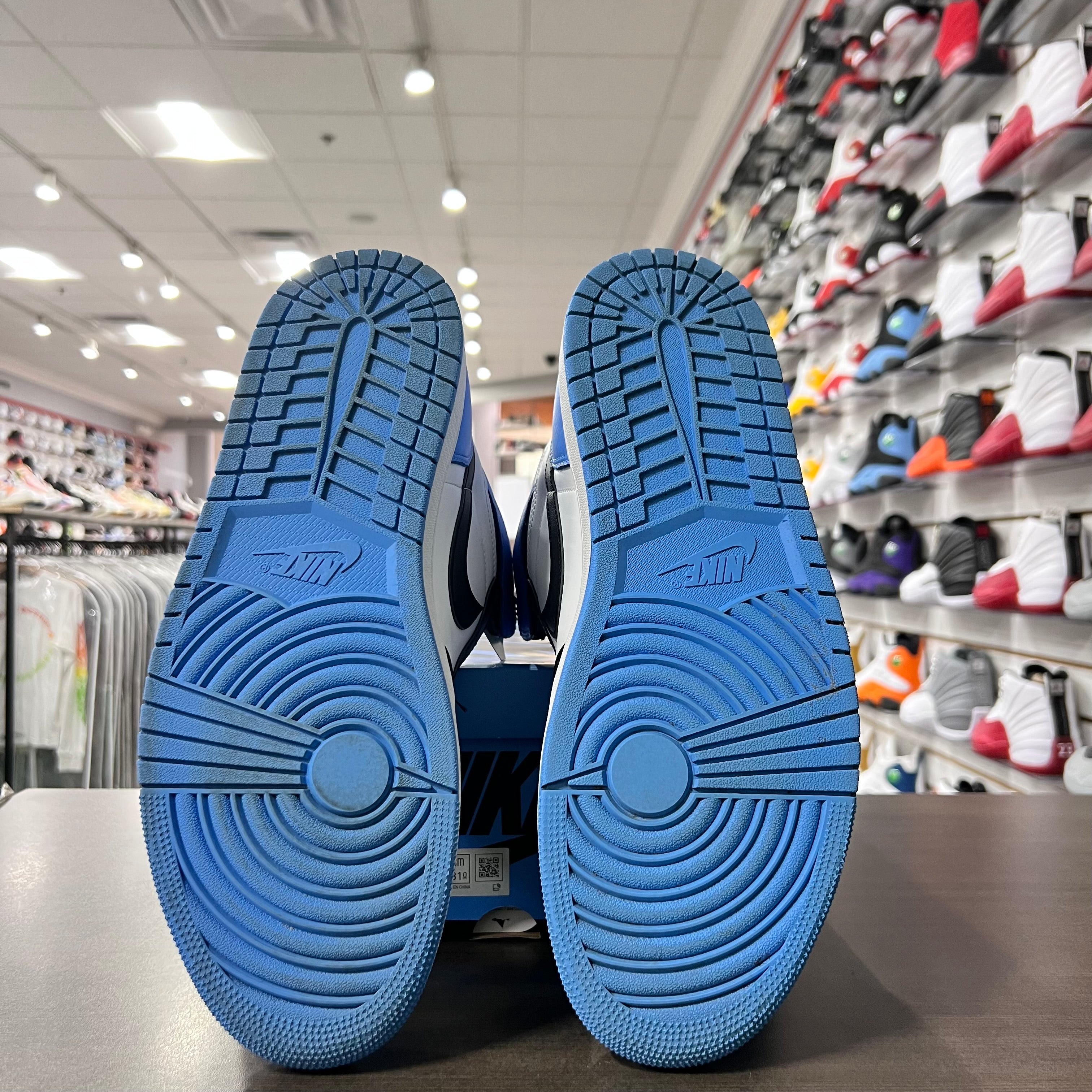 Jordan Retro 1 High Og Mens UNC Toe (Lightly Worn)