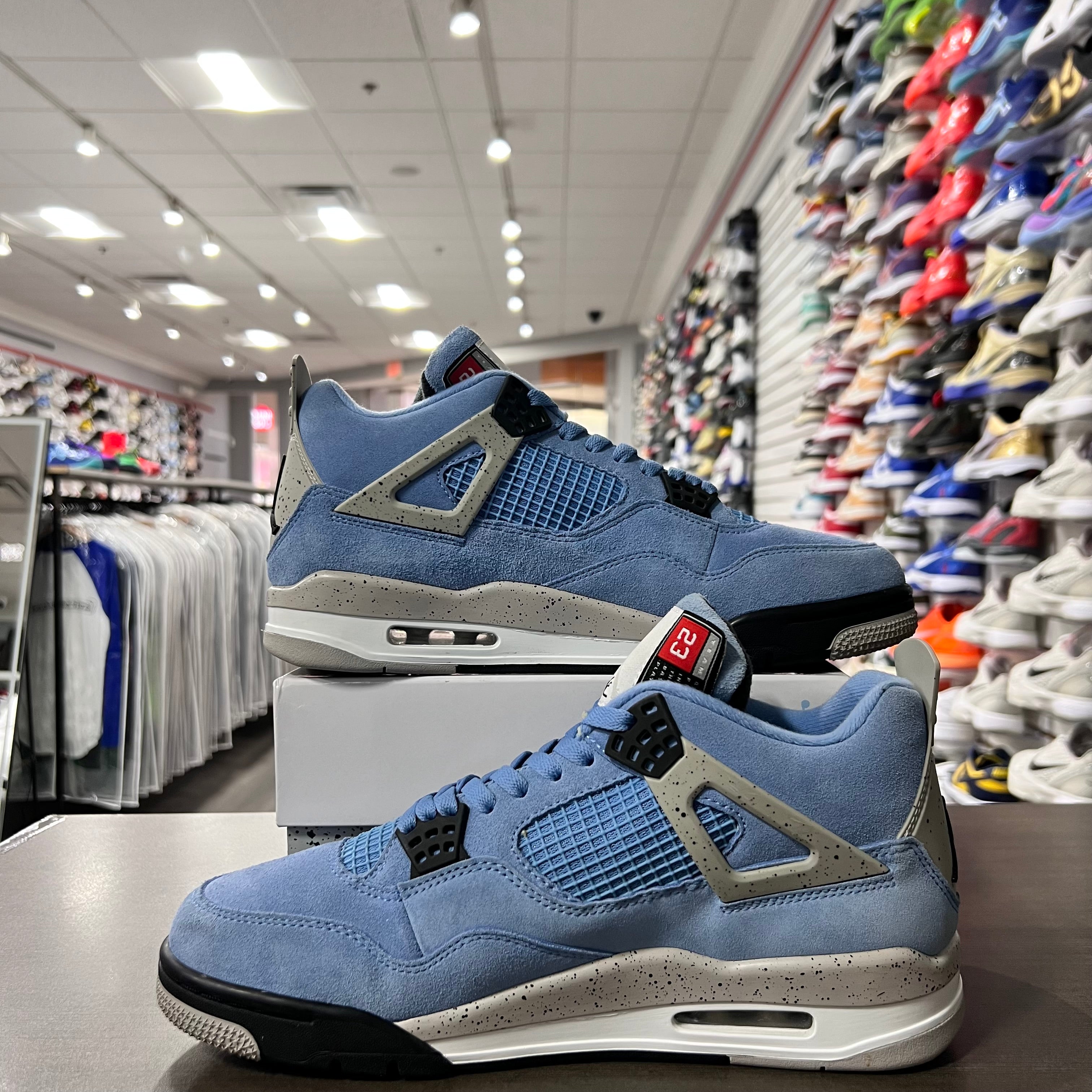 Jordan Retro 4 Men's University Blue (Lightly Worn)