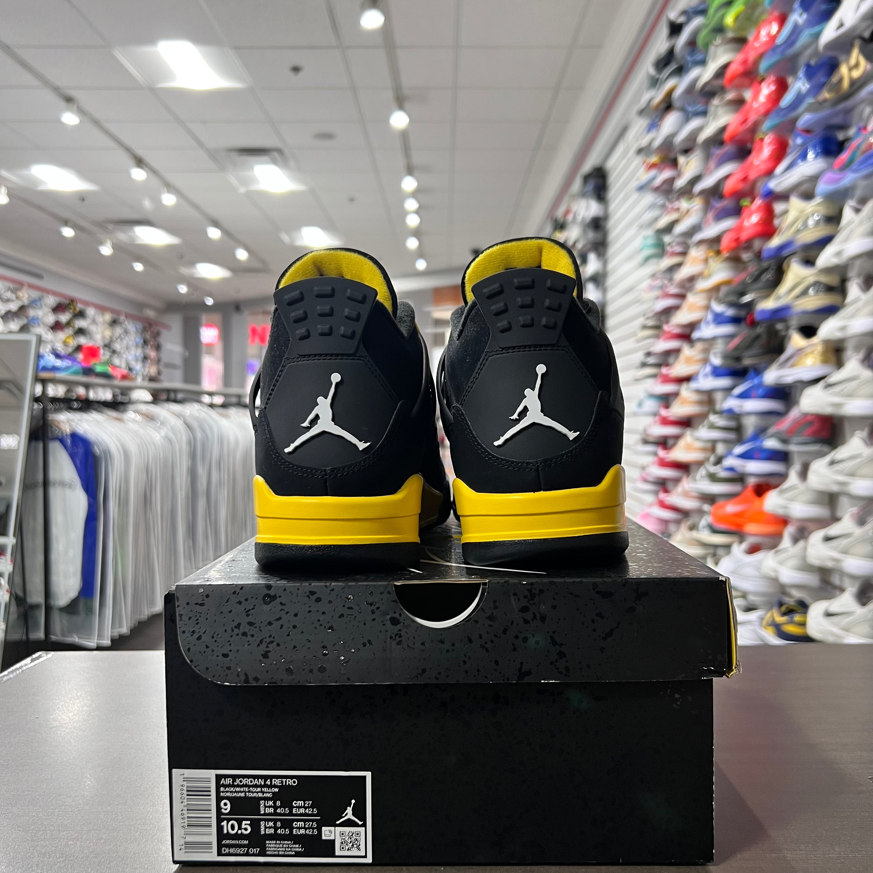 Jordan Retro 4 Men's Thunder (Lightly Worn)