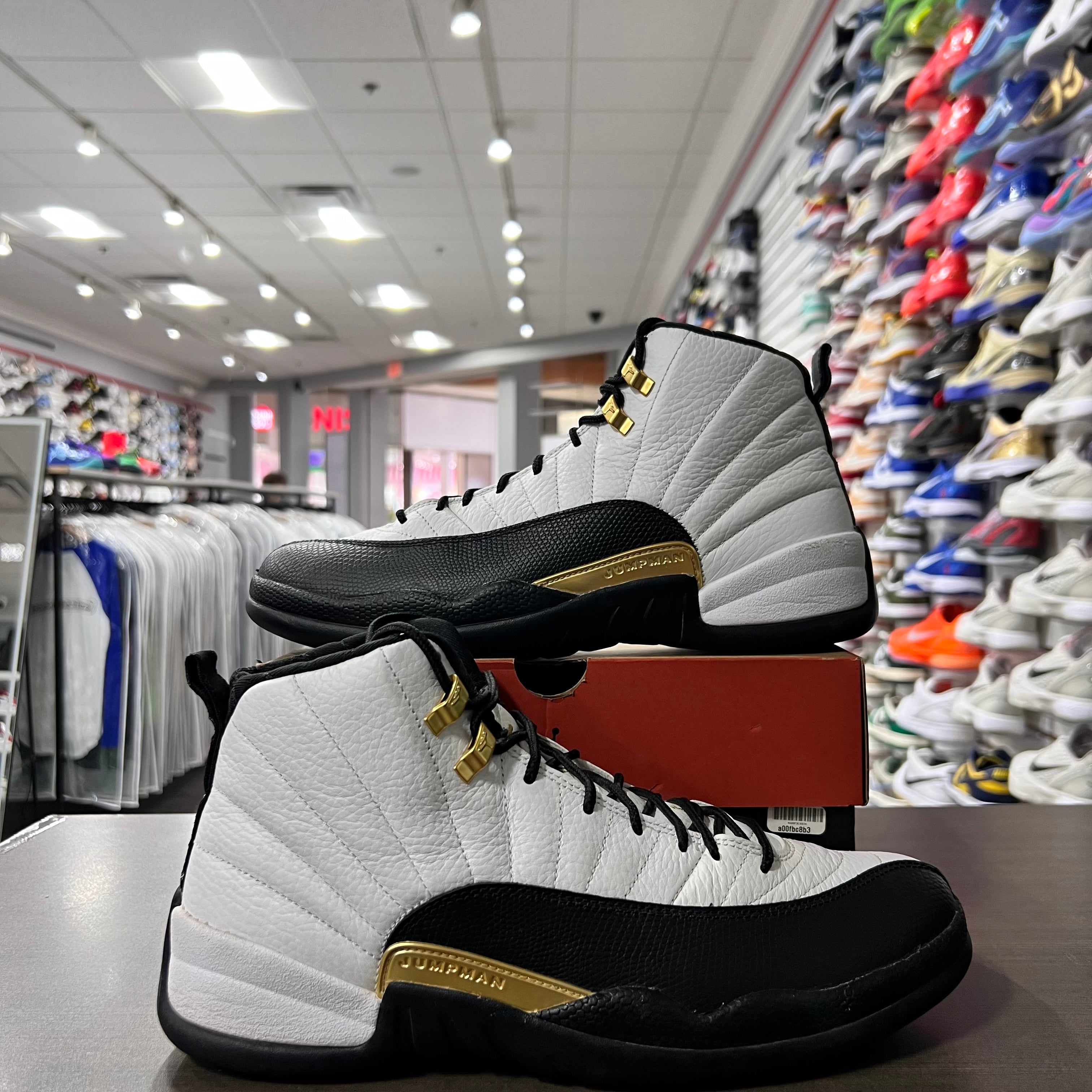 Jordan Retro Men's 12 Royalty (Lightly Worn)