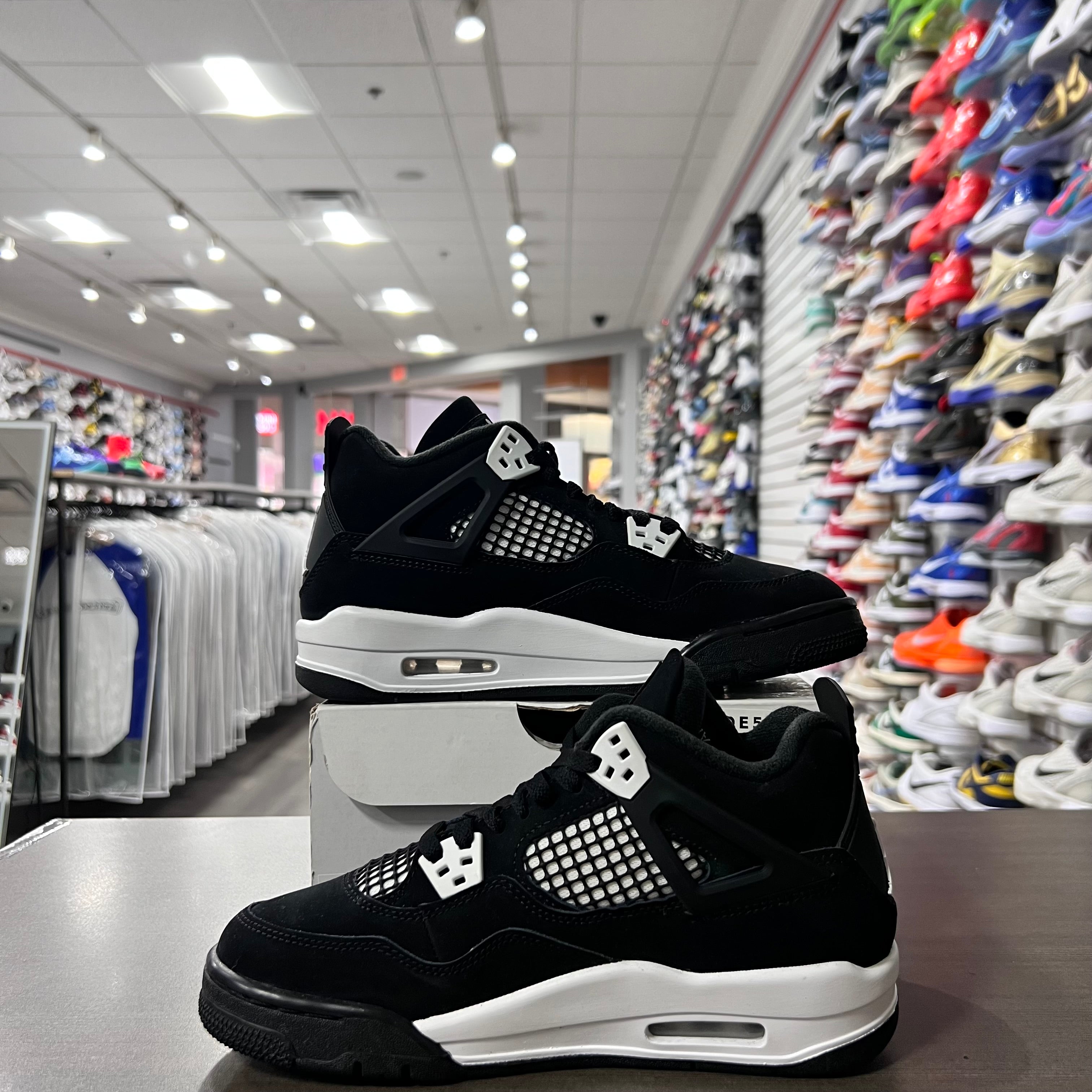 Jordan Retro 4 Gs White Thunder (Lightly Worn)