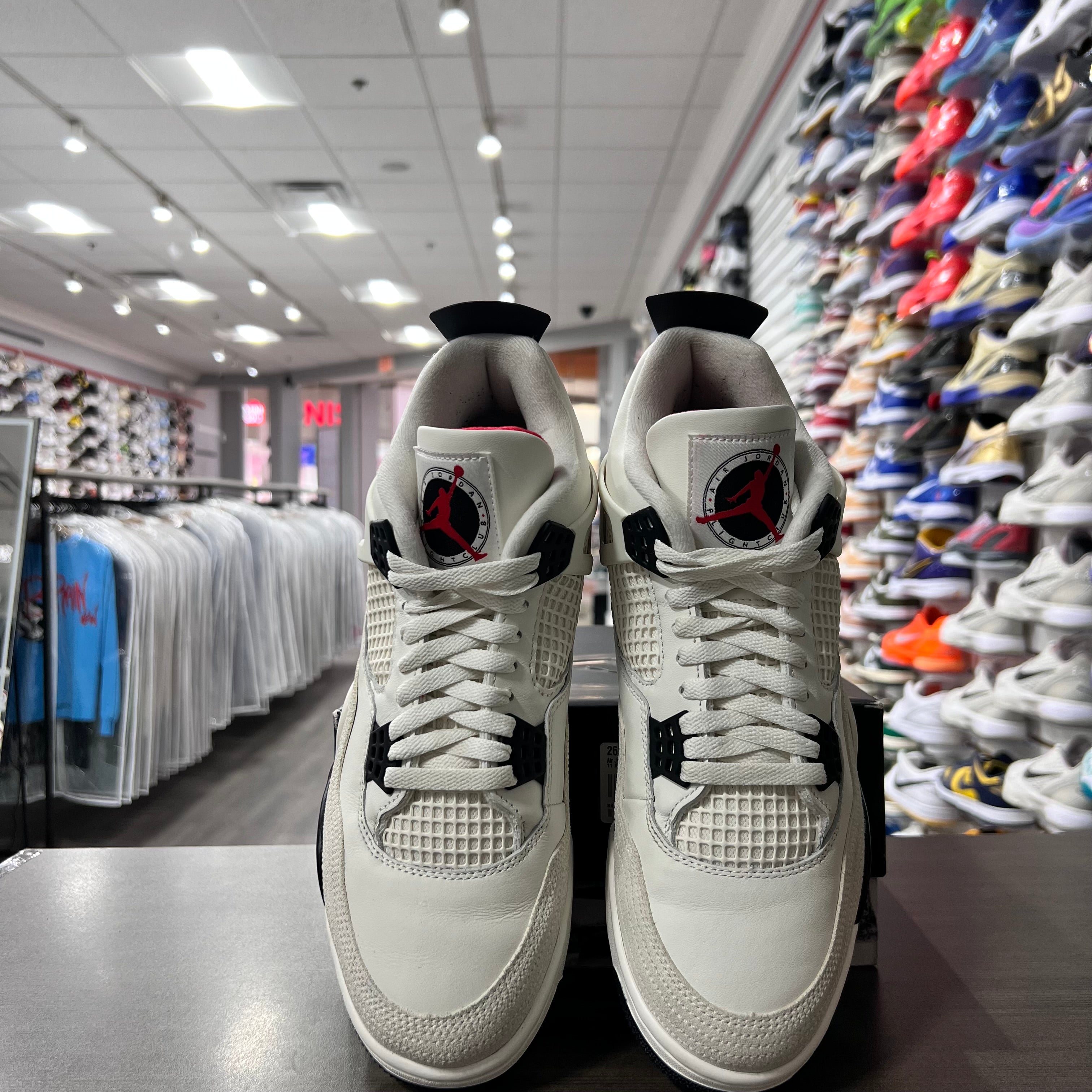 Jordan Retro 4 Men's Flight (Lightly Worn)