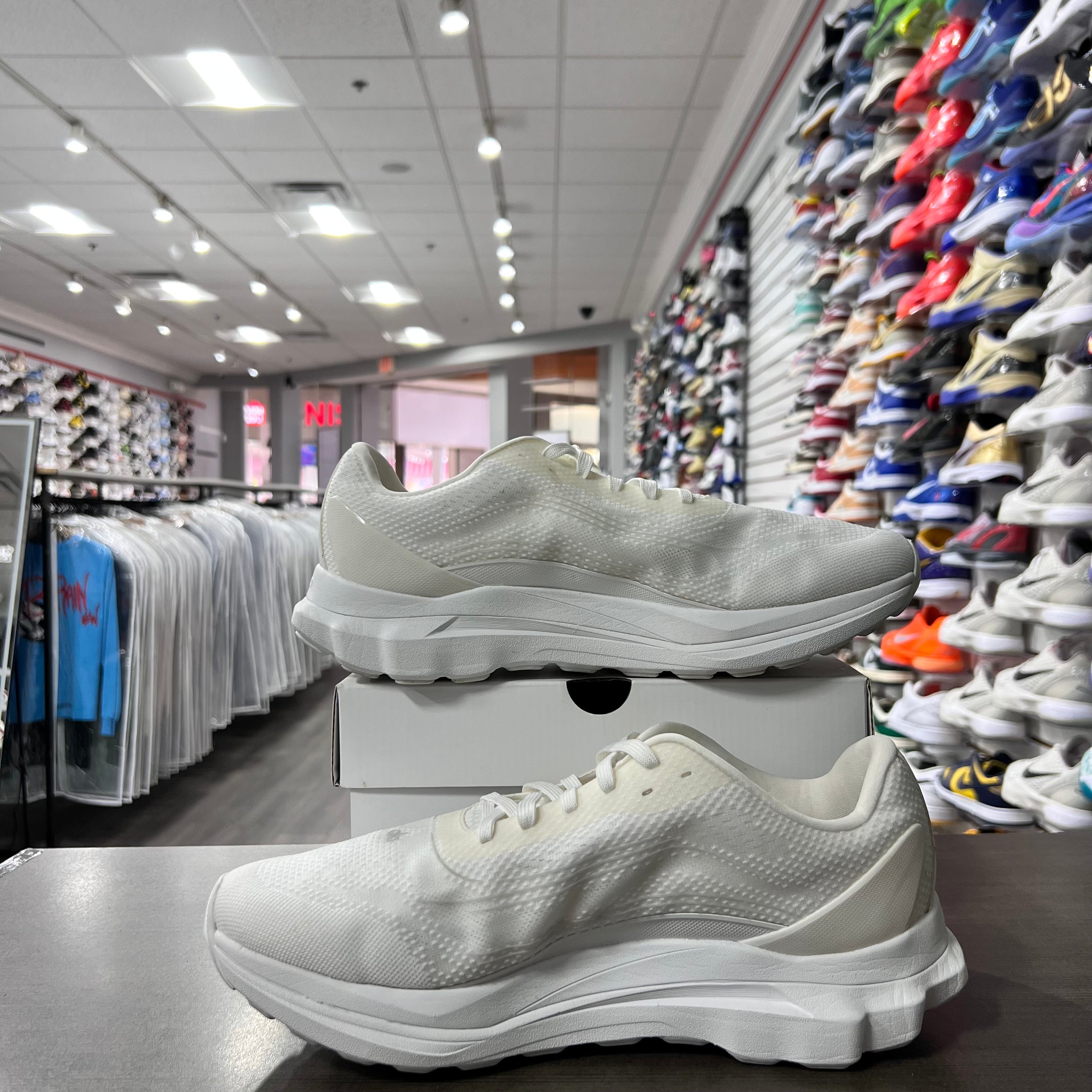 Alo Yoga Runner White (Lightly Worn)