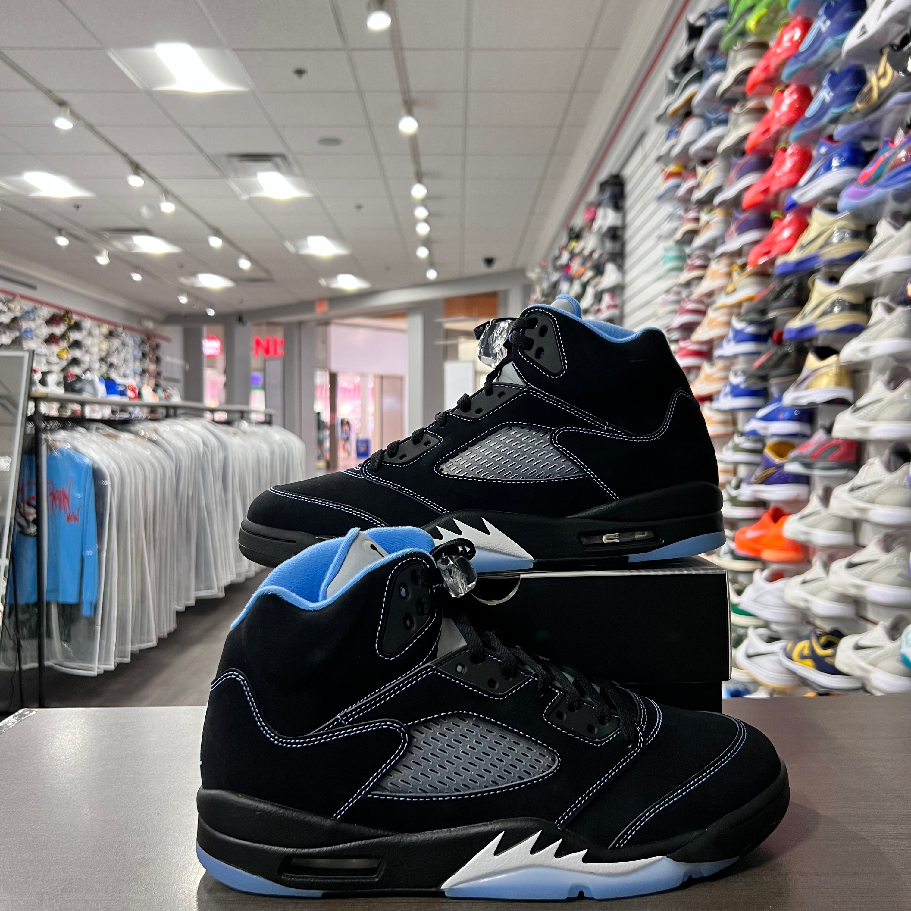 Jordan Retro 5 Men's Black University Blue (Lightly Worn)