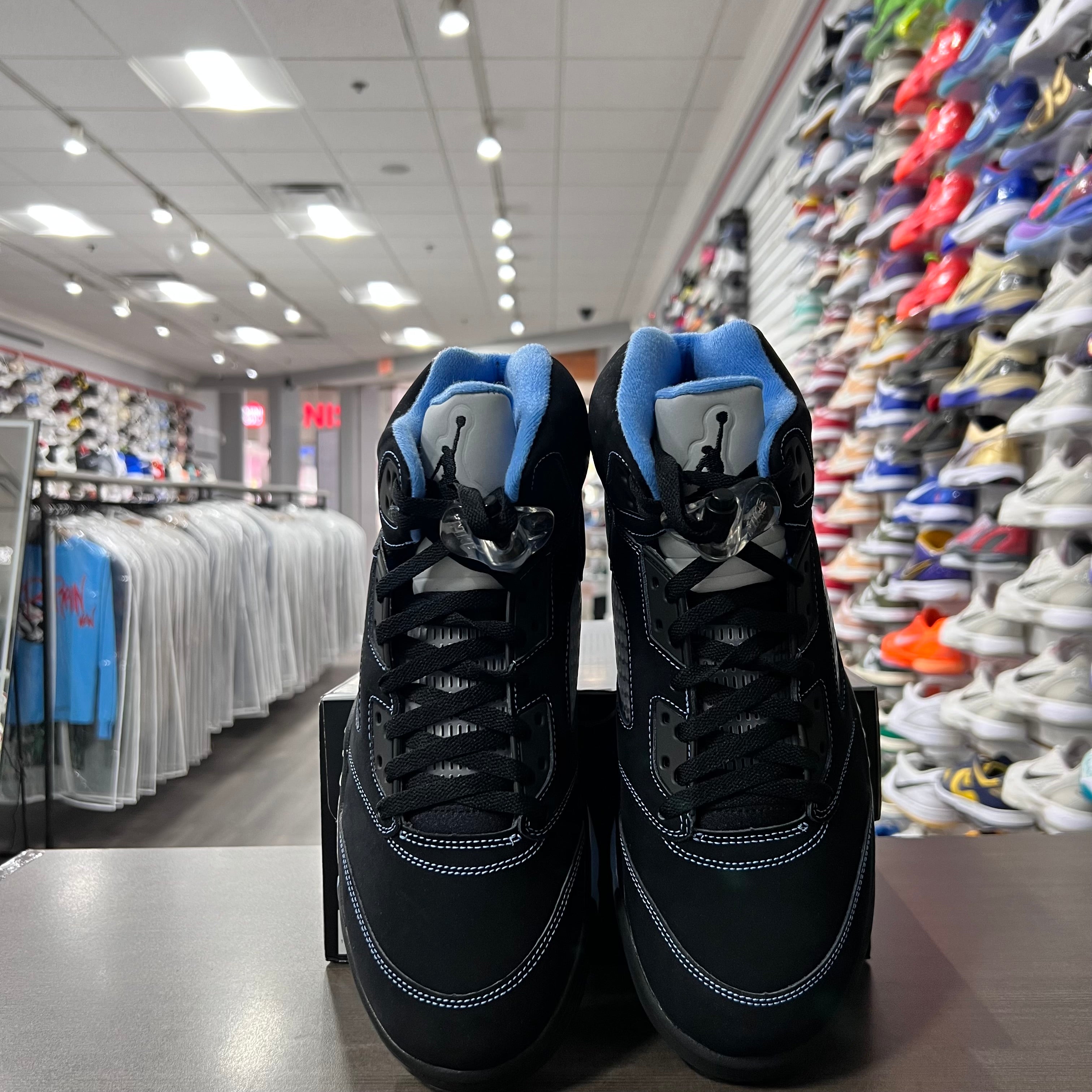 Jordan Retro 5 Men's Black University Blue (Lightly Worn)