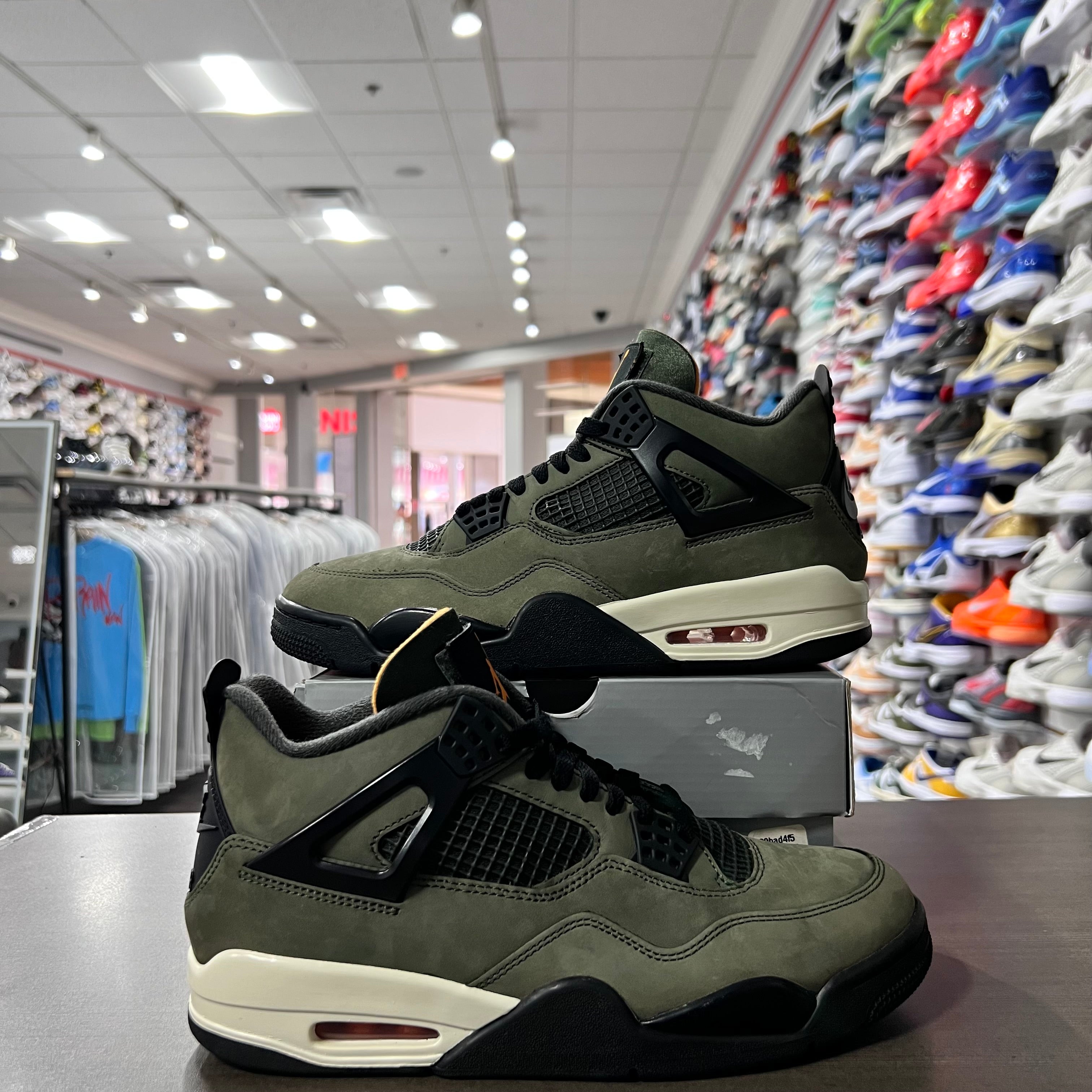Jordan Retro 4 Mens Undefeated (Lightly Worn)