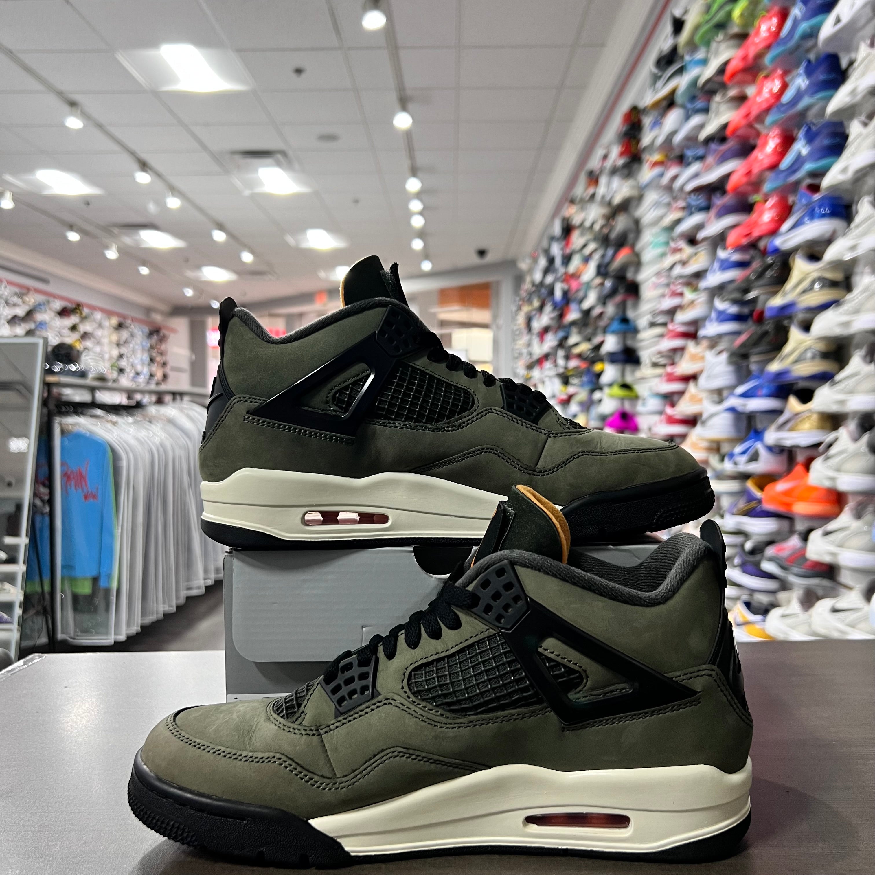 Jordan Retro 4 Mens Undefeated (Lightly Worn)