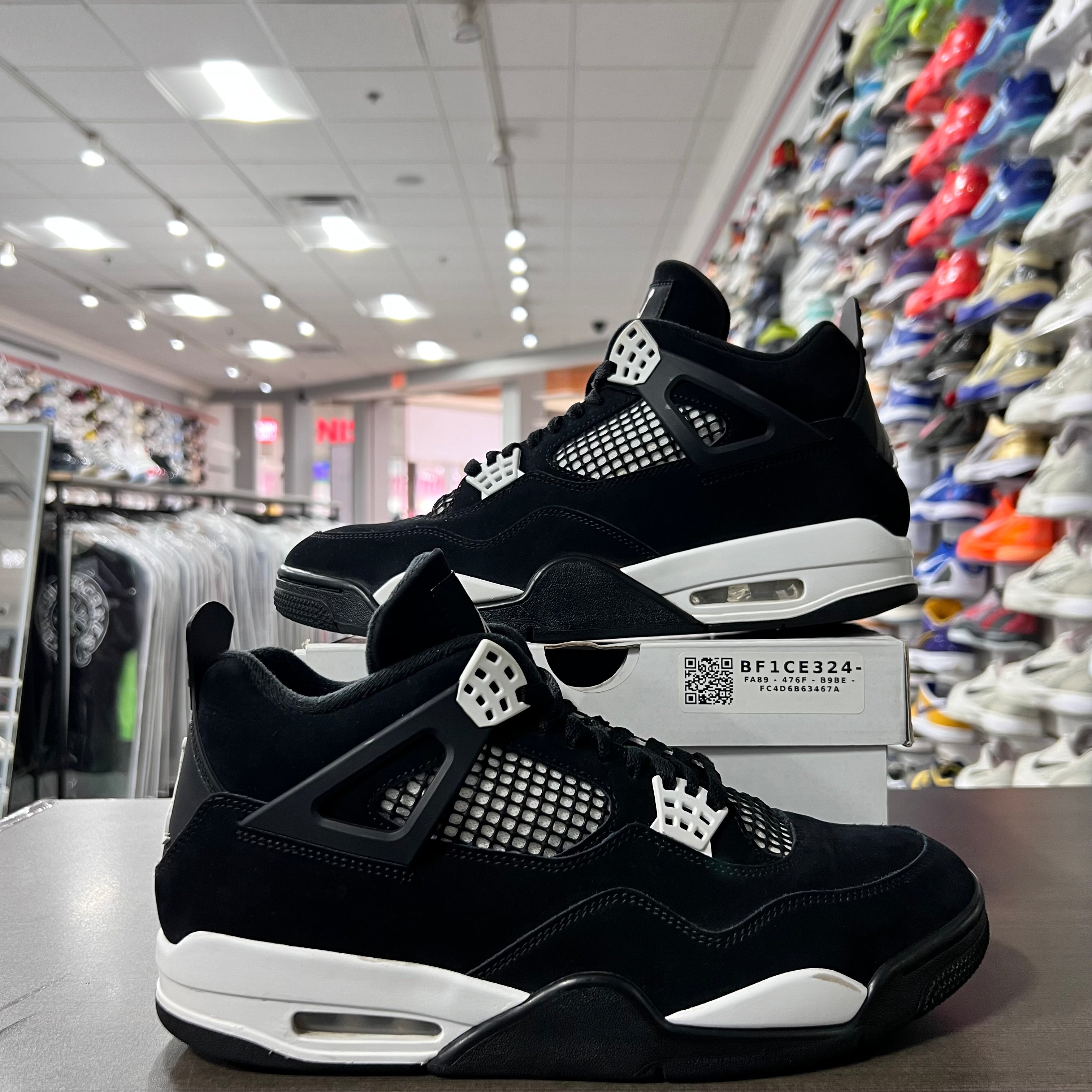 Jordan Retro 4 Mens White Thunder (Lightly Worn)