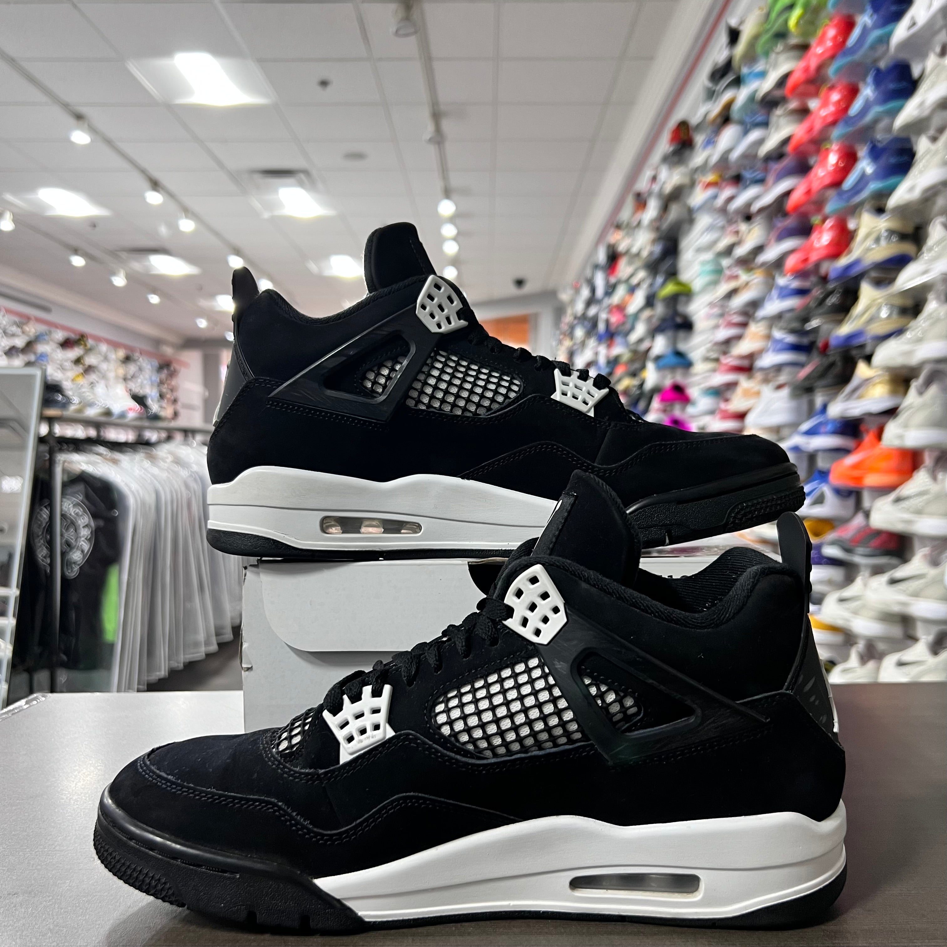 Jordan Retro 4 Mens White Thunder (Lightly Worn)