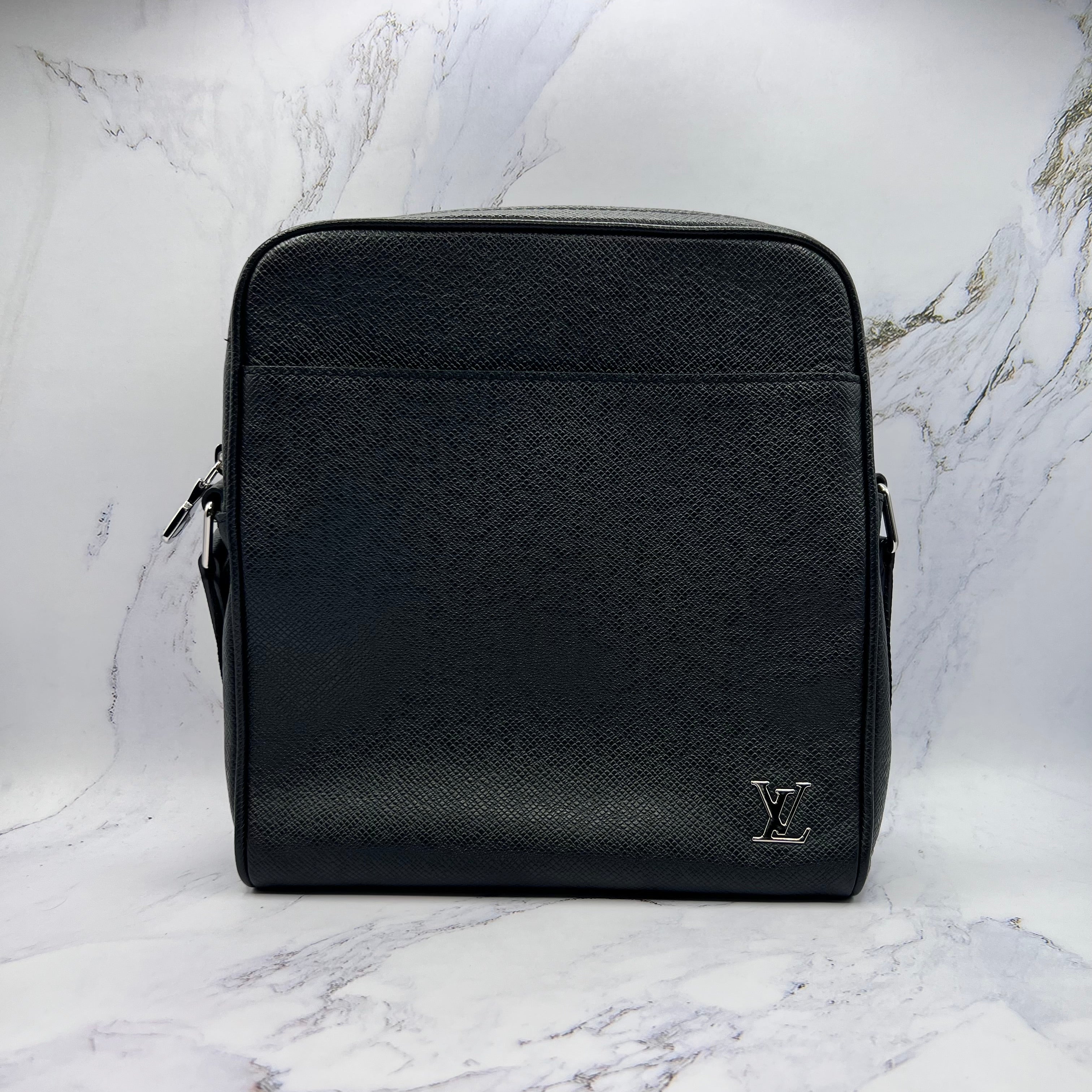 Louis Vuitton Messenger Side Bag Taiga Leather (Lightly Worn)