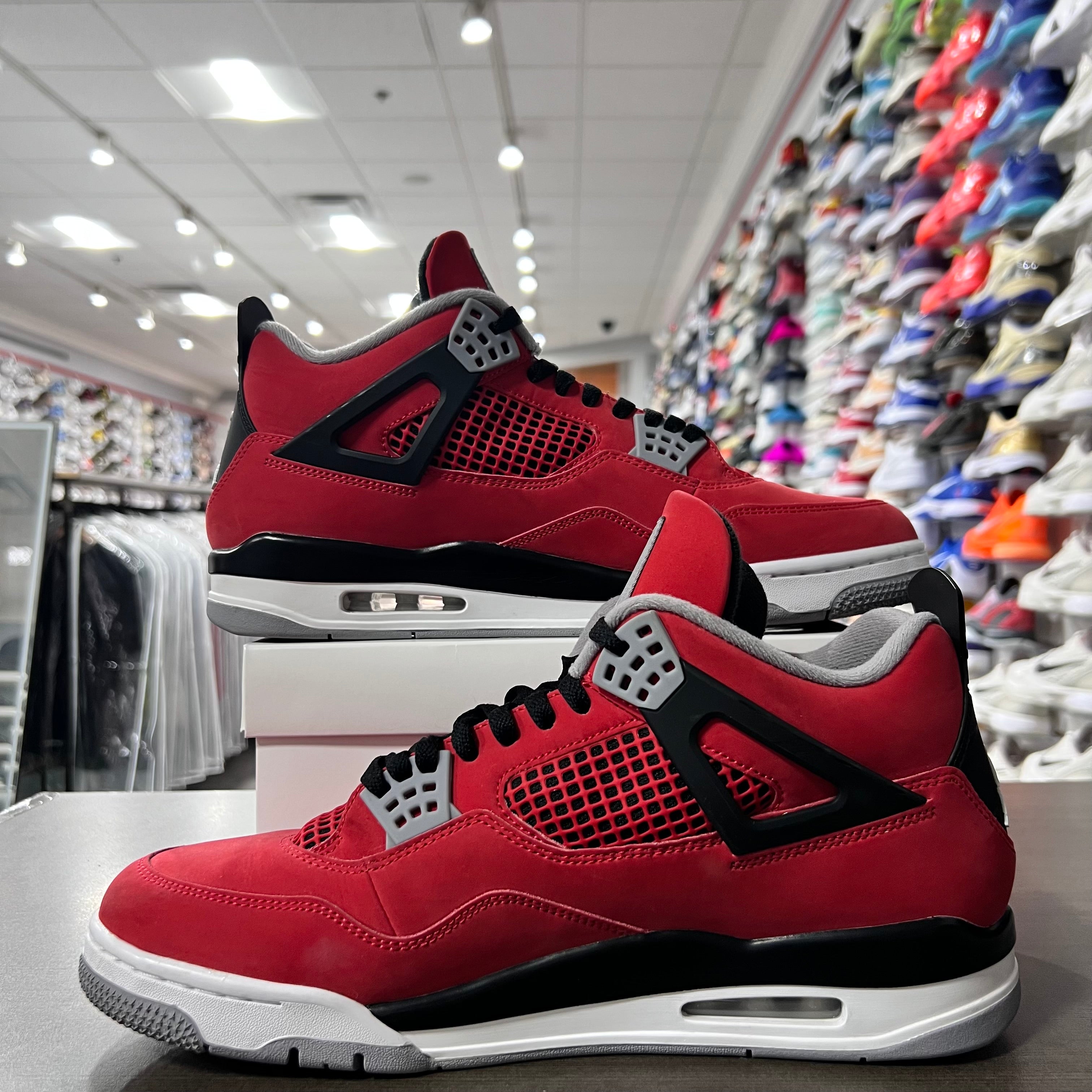 Jordan Retro 4 Mens Toro Bravo (2026)(Lightly Worn+Replacement Box)
