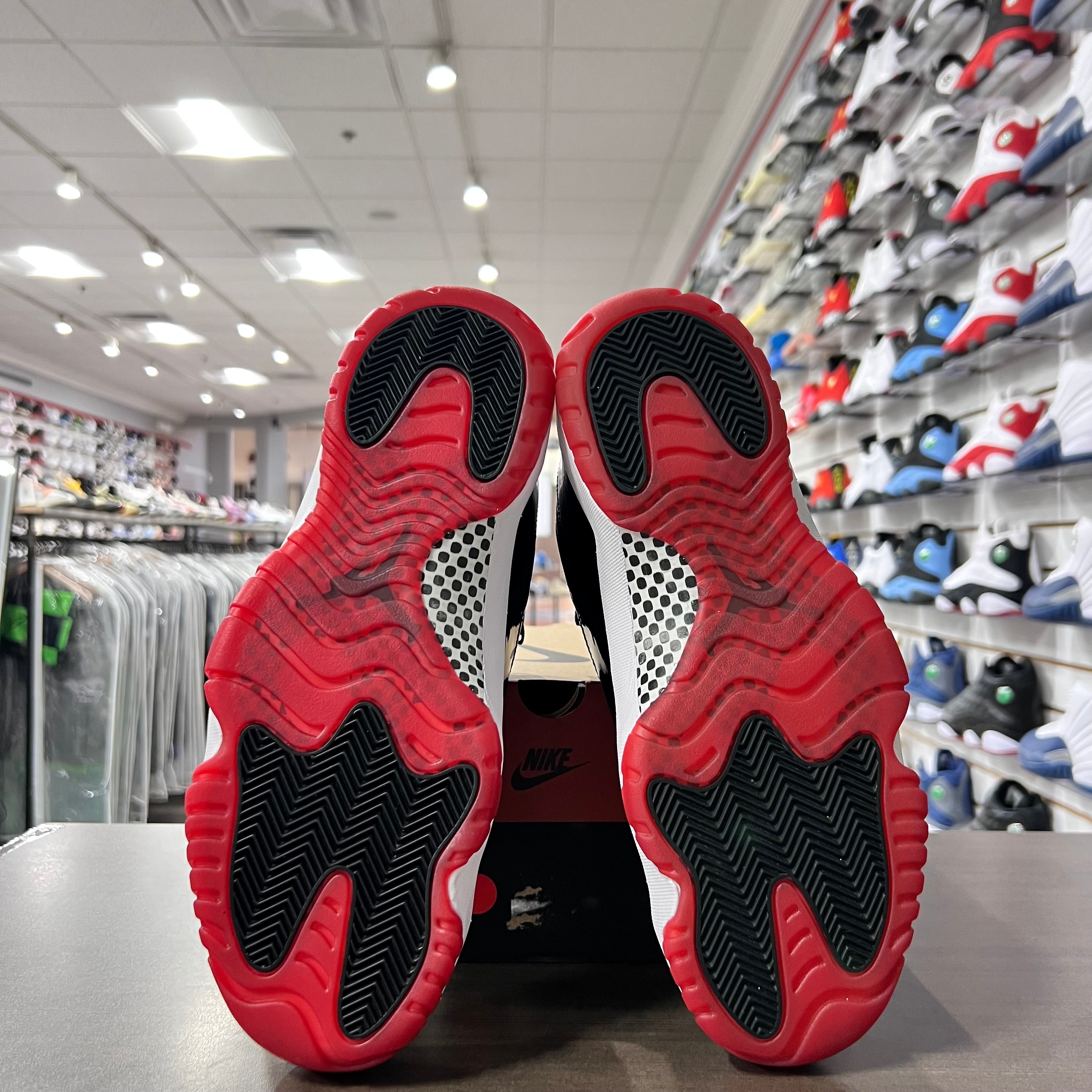 Jordan Retro 11 Mens Bred (2019)(Lightly Worn)