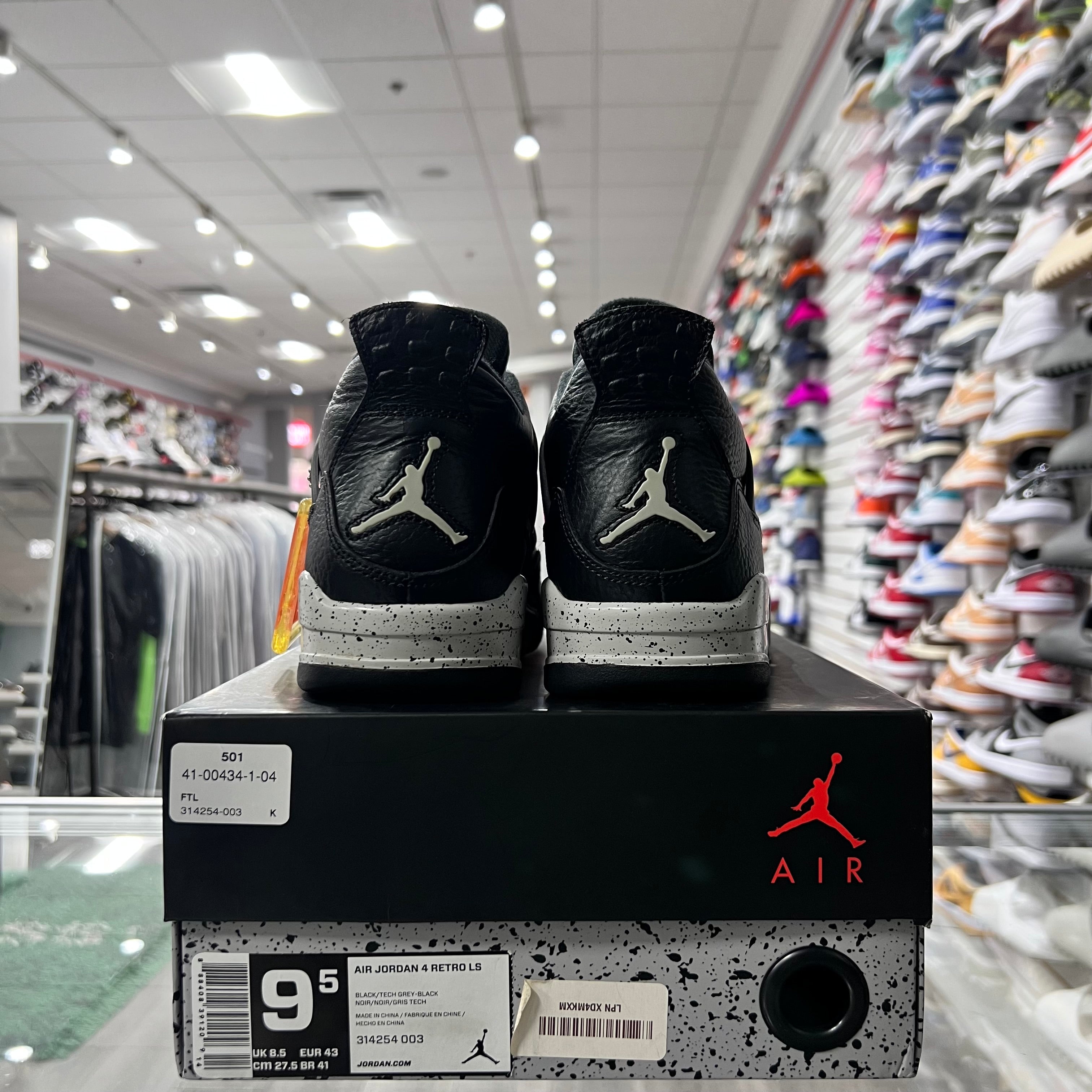 Jordan Retro 4 Mens Oreo (Lightly Worn)
