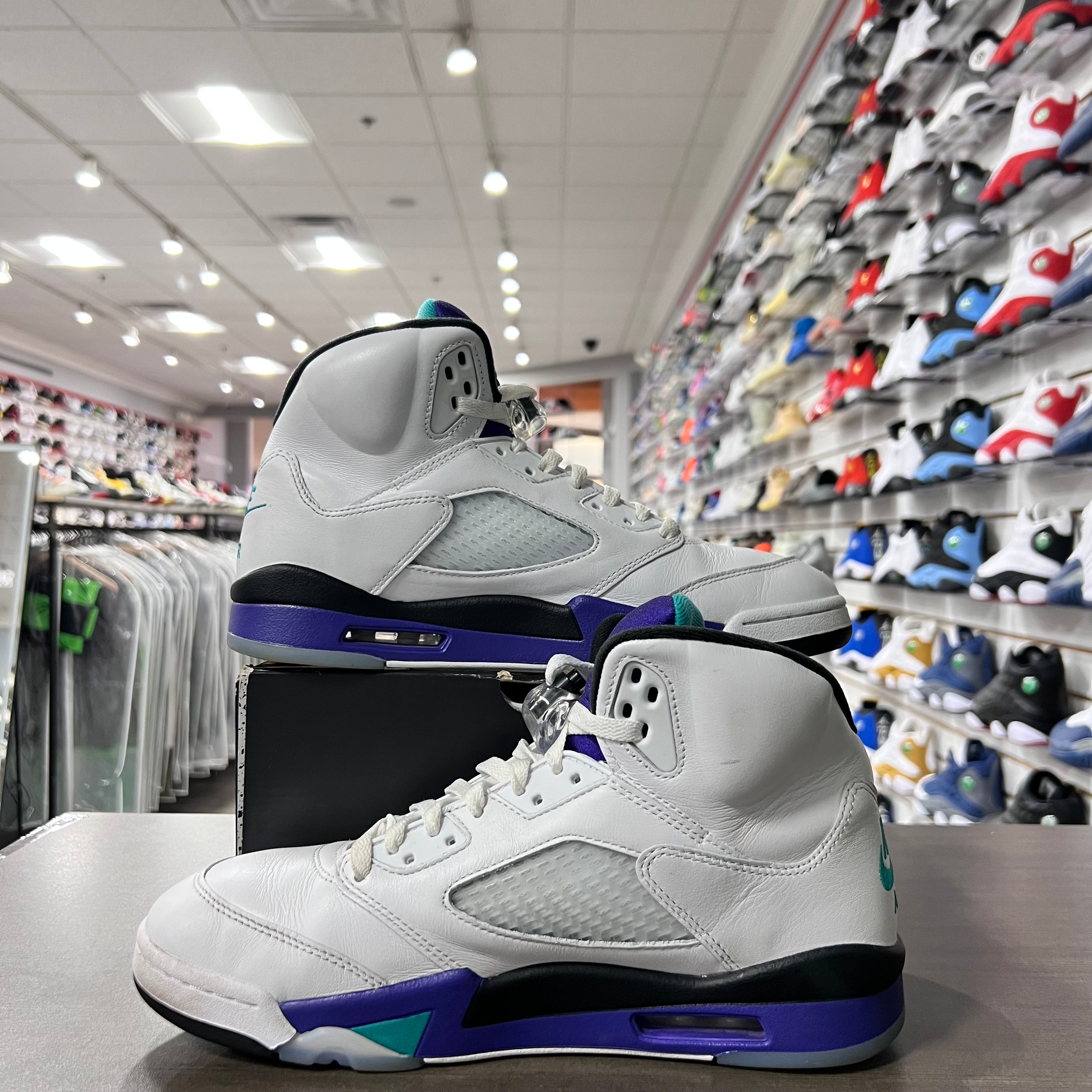 Jordan Retro 5 Mens Grape (Lightly Worn)