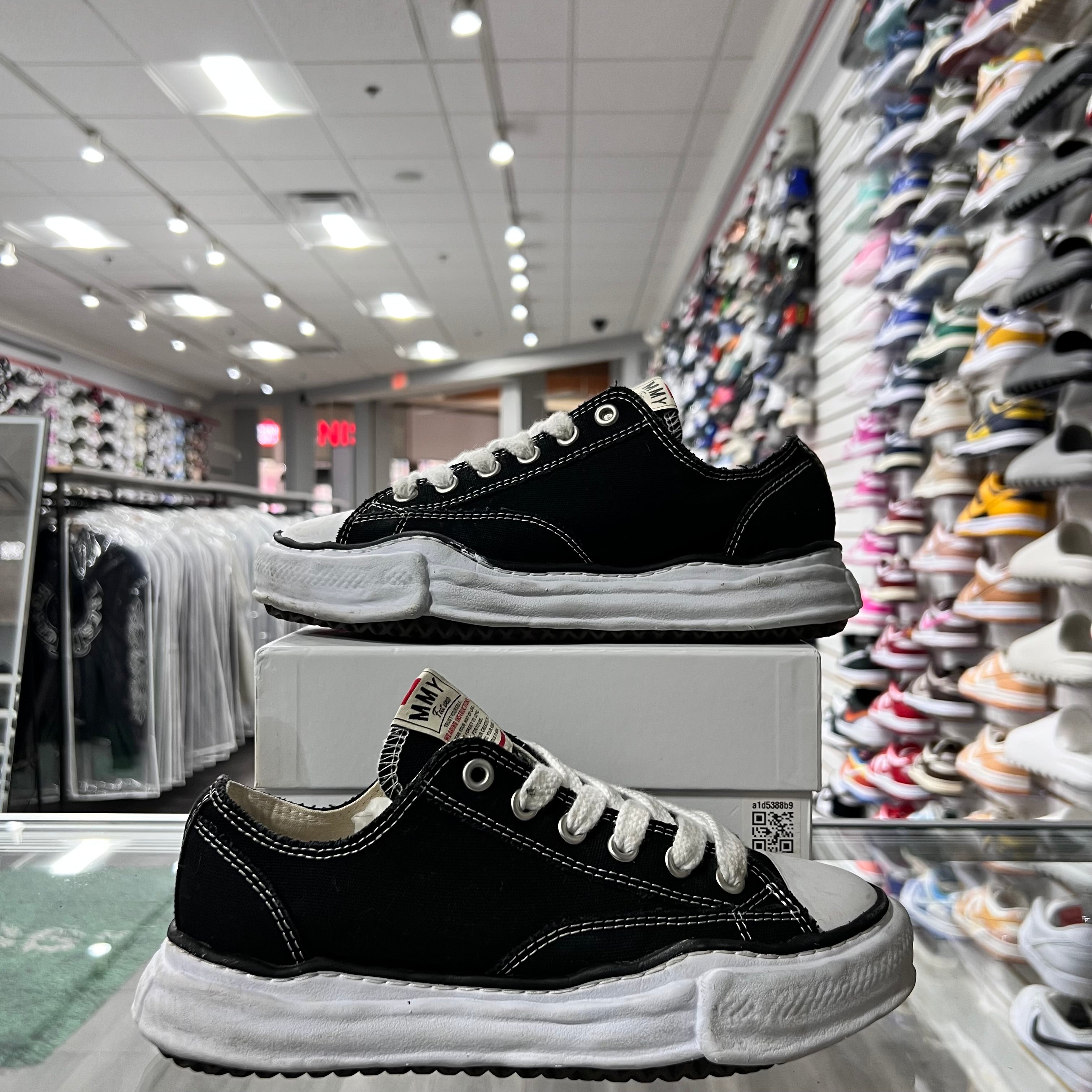 Mason Mahara Yushiro Black/White (Lightly Worn)