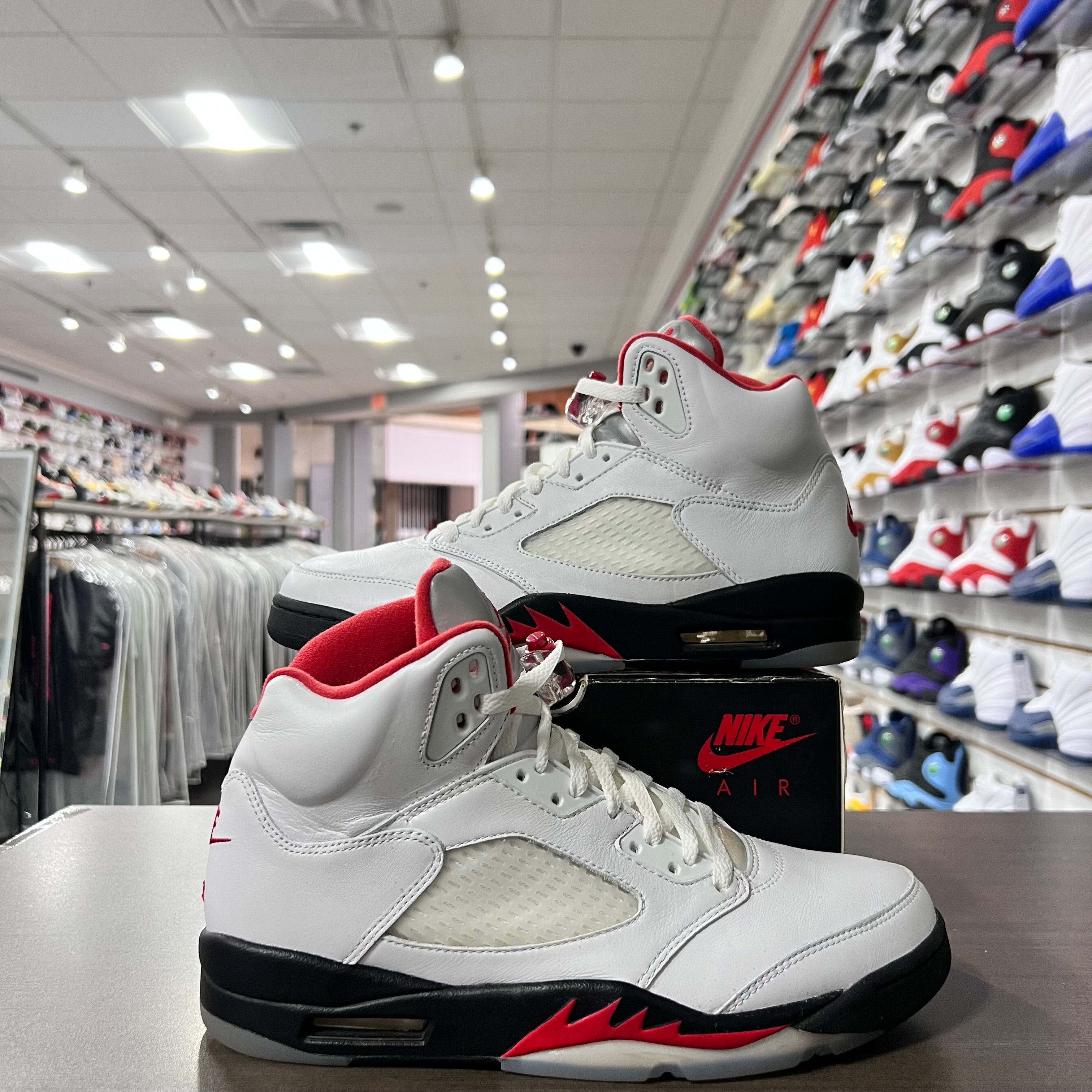 Jordan Retro 5 Mens Fire Red Silver Tongue (Lightly Worn)
