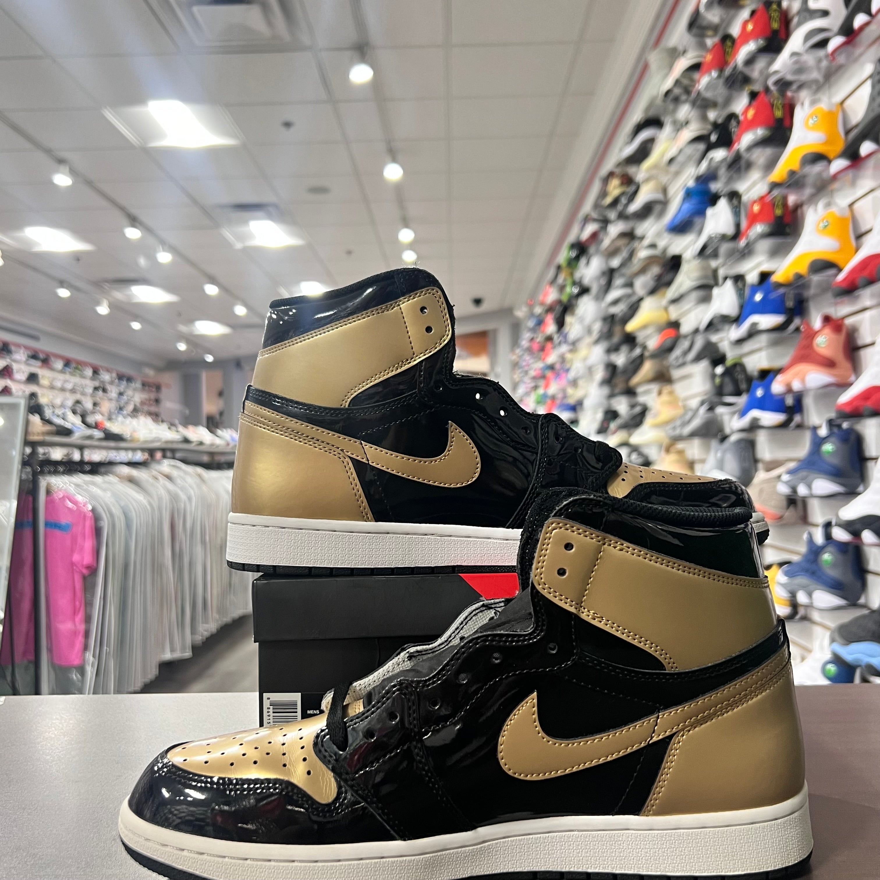 Jordan Retro 1 High Og Mens Gold Toe (Lightly Worn + Replacement Box)
