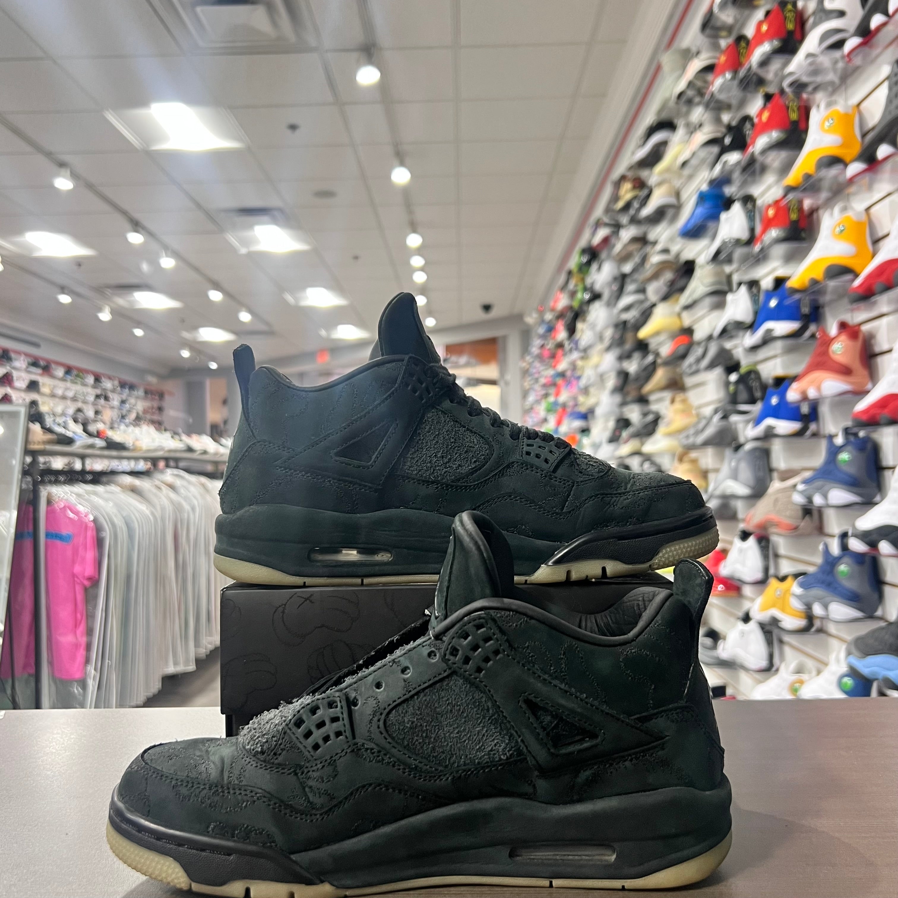 Jordan Retro 4 Mens Kaws Black (Lightly Worn+Missing 1 Black Lace)