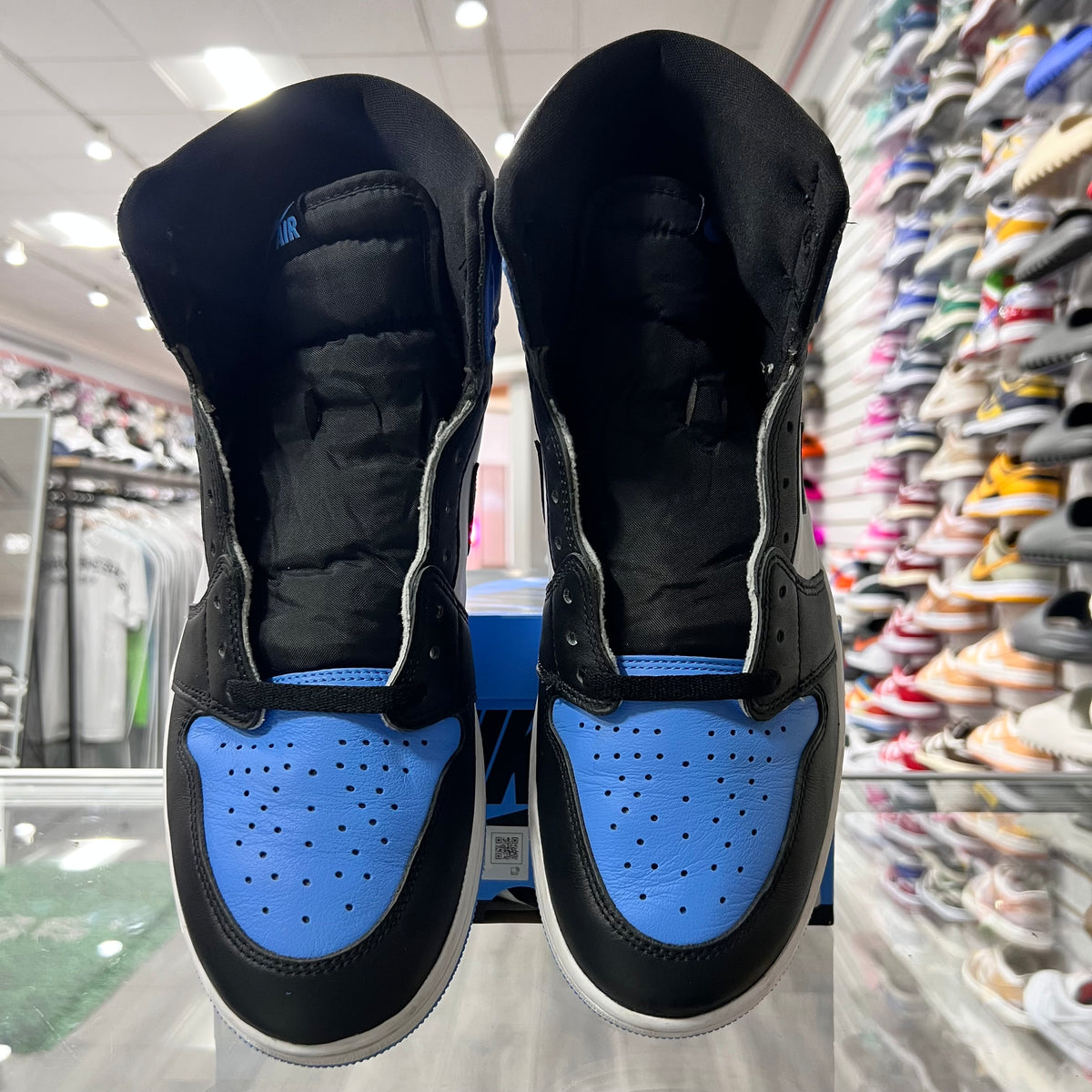 Jordan Retro 1 High Og Mens UNC Toe (Lightly Worn)