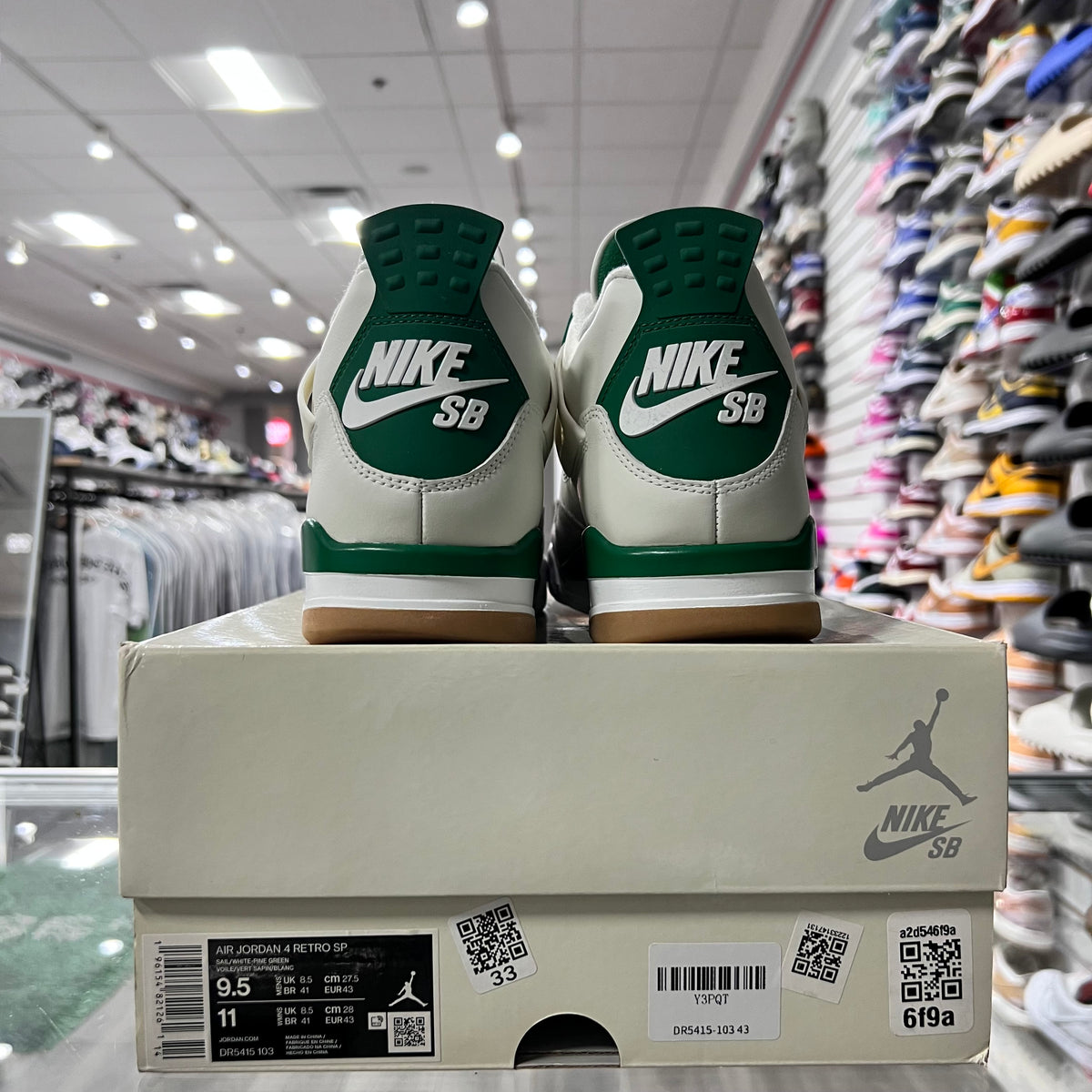 Jordan Retro 4 Retro SB Pine Green (Lightly Worn)