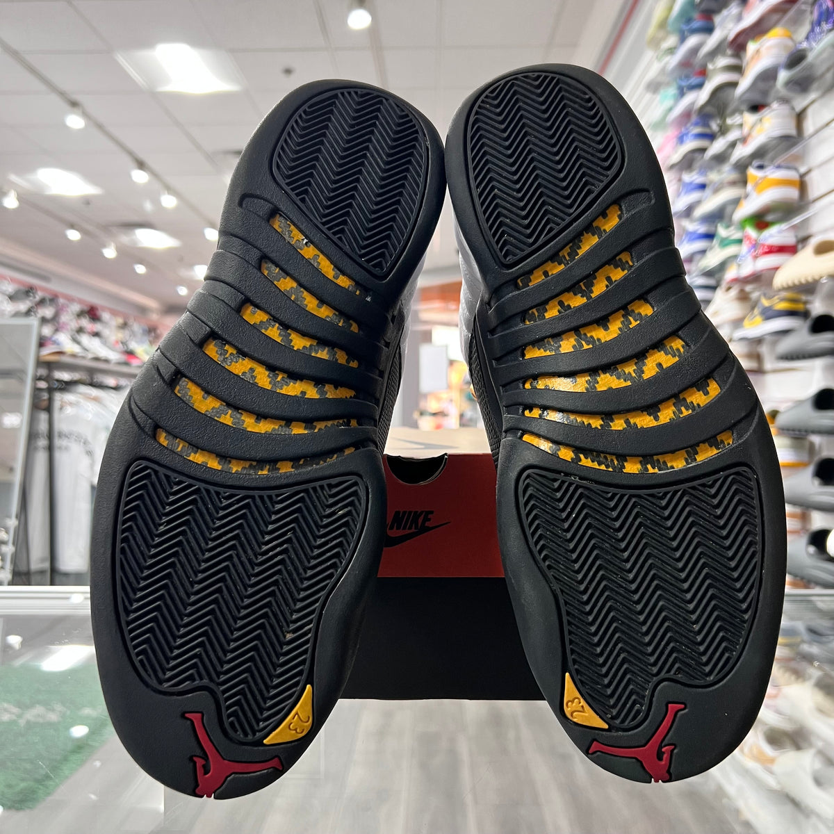 Jordan Retro 12 Mens Taxi (Lightly worn)