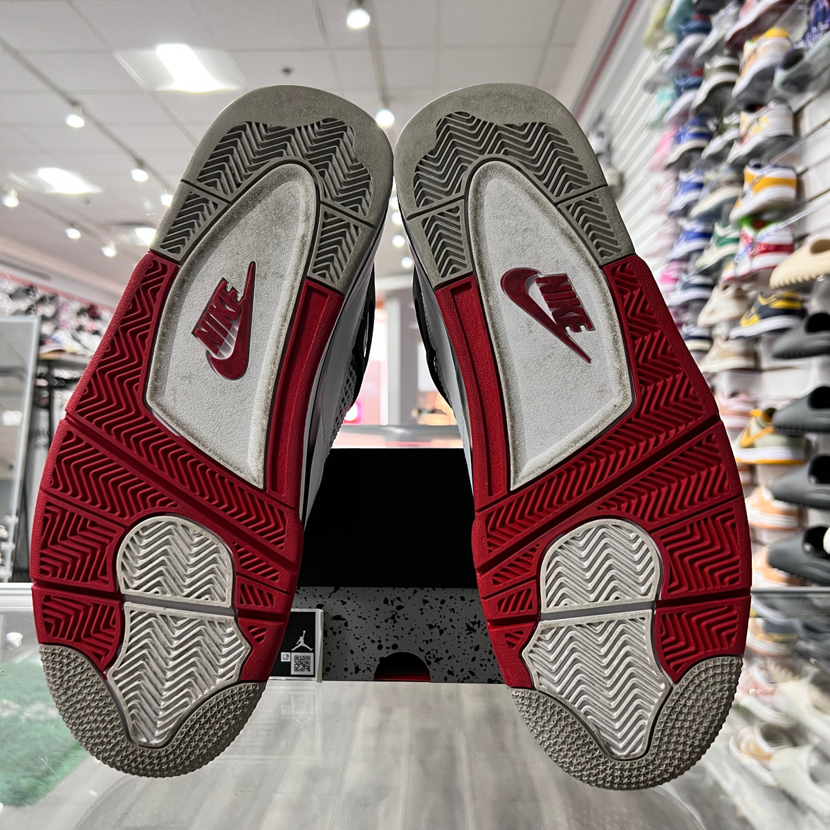 Jordan Retro 4 Mens Fire Red (Lightly Worn)