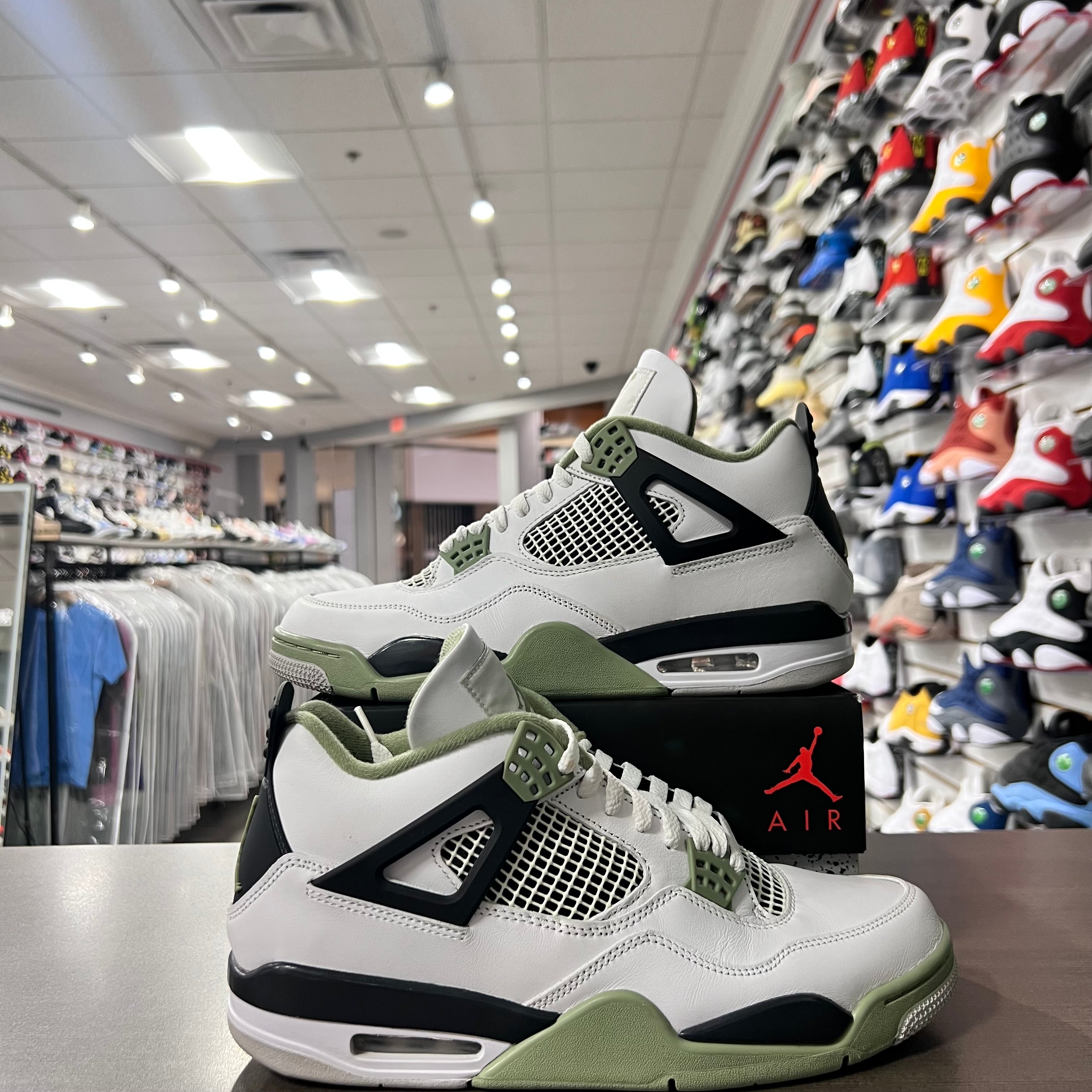 Jordan Retro 4 Womens Seafoam (Lightly Worn)