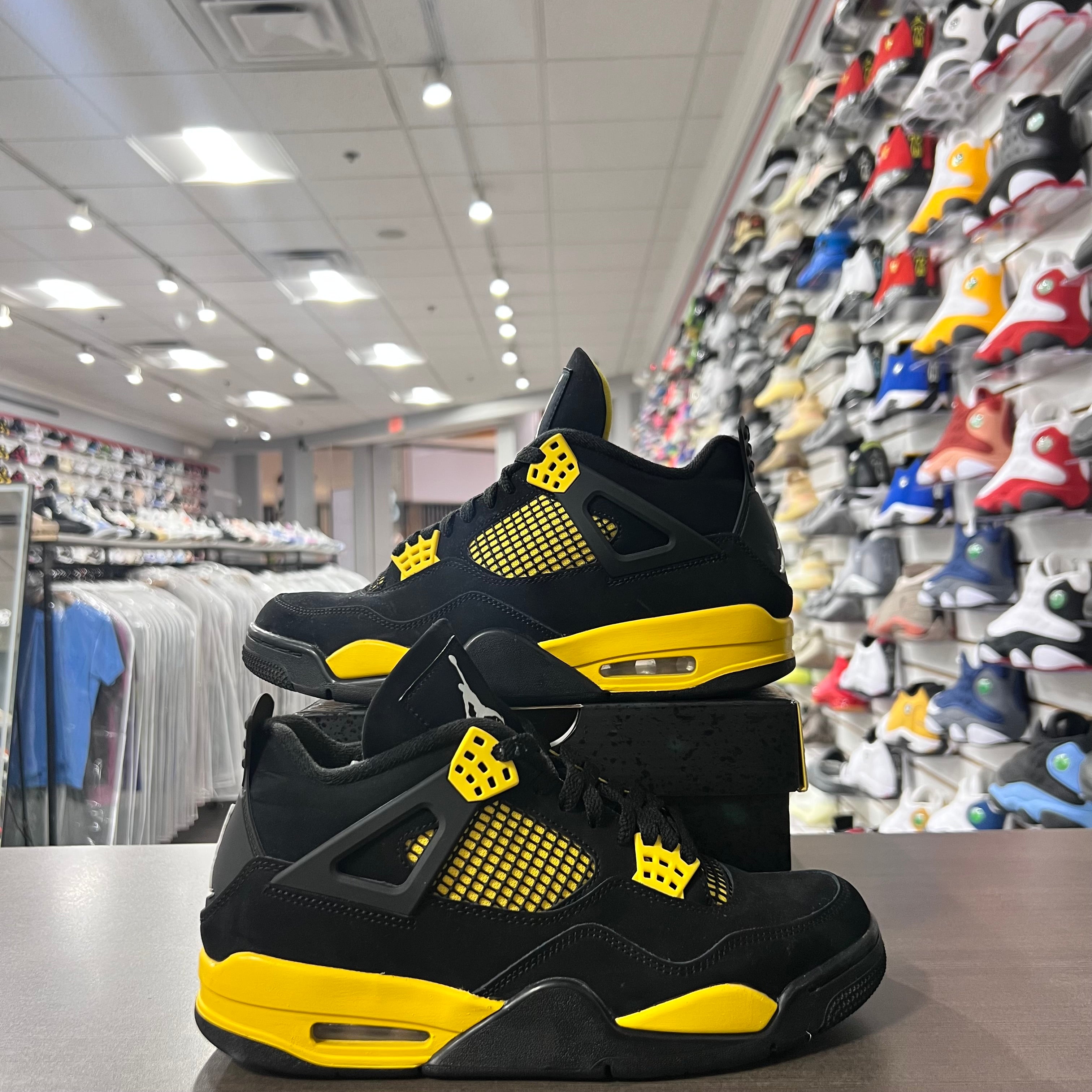 Jordan Retro 4 Mens Thunder (Lighlty Worn)