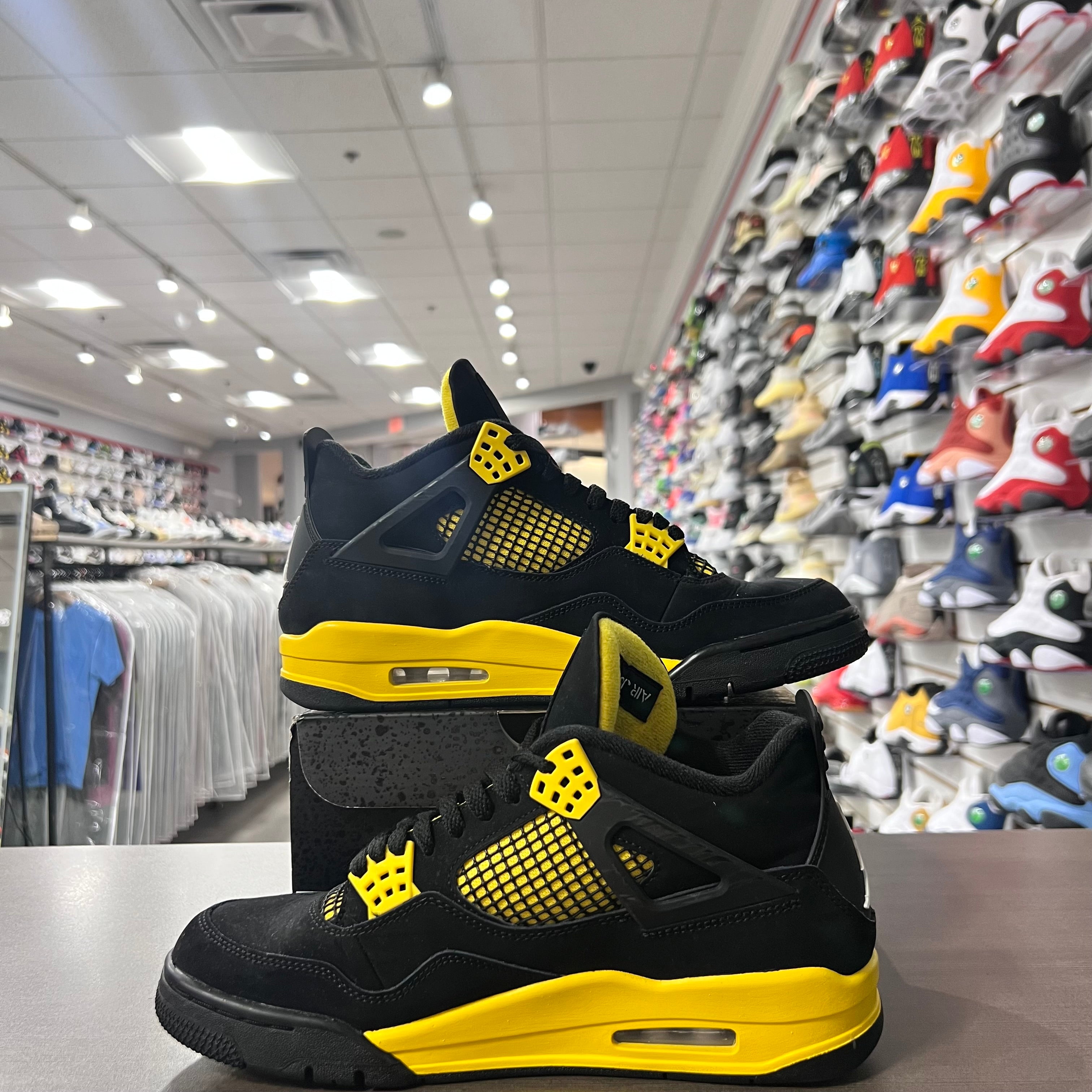 Jordan Retro 4 Mens Thunder (Lighlty Worn)