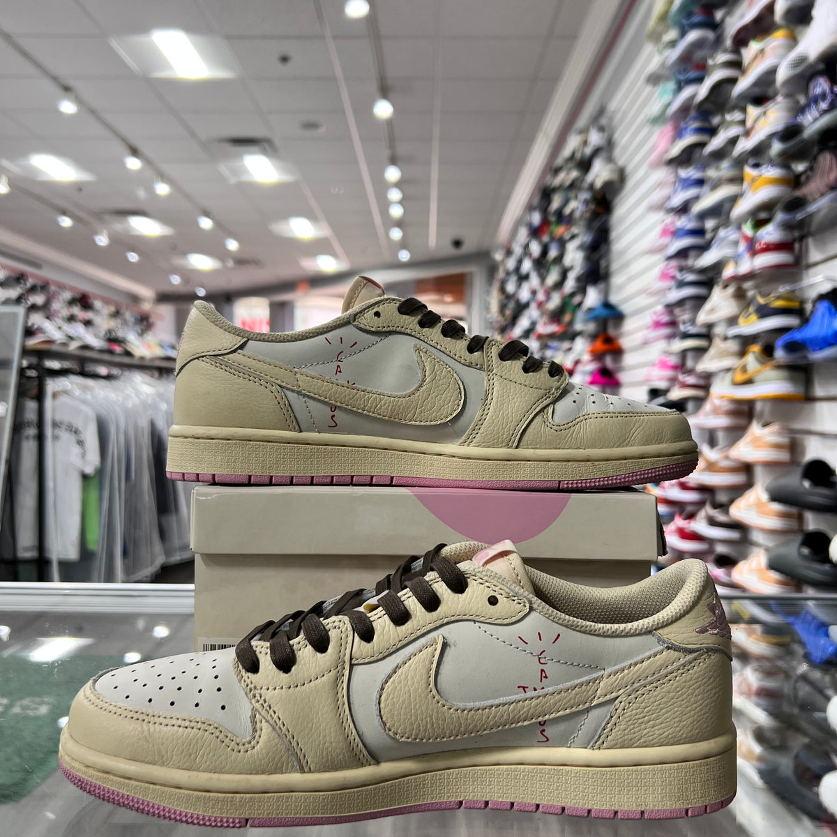 Jordan Retro 1 Low Mens Travis Scott Shy Pink (Lightly Worn)