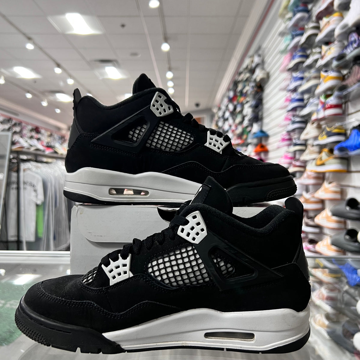 Jordan Retro 4 Mens White Thunder (Lightly Worn)