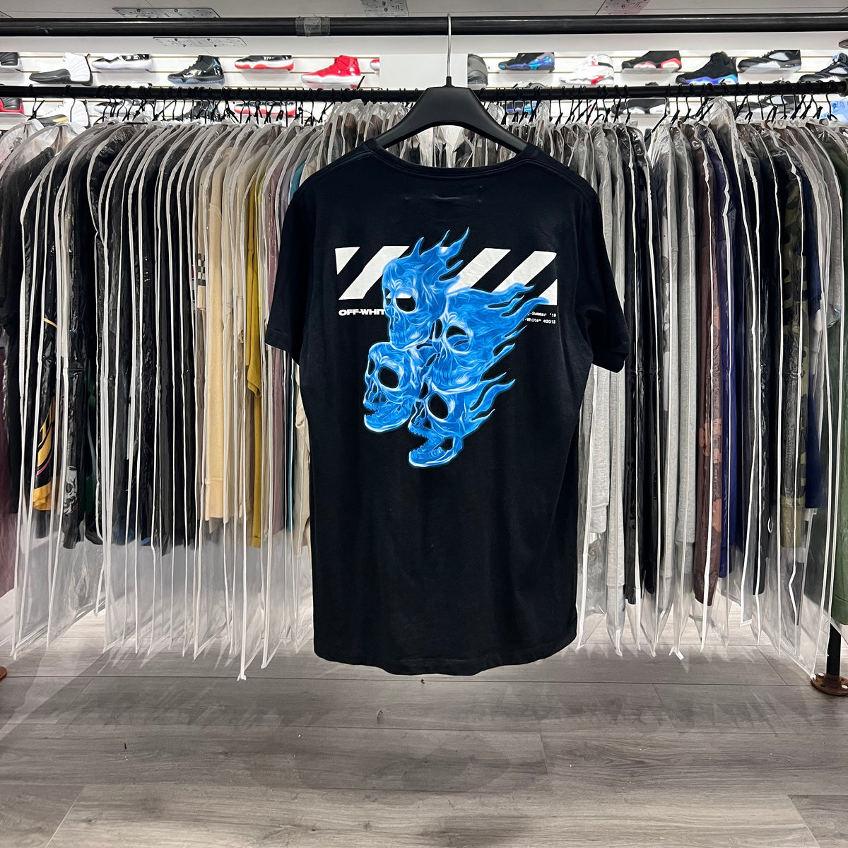 Off White Skulls Shorts Sleeve T-Shirt (Lightly Worn)