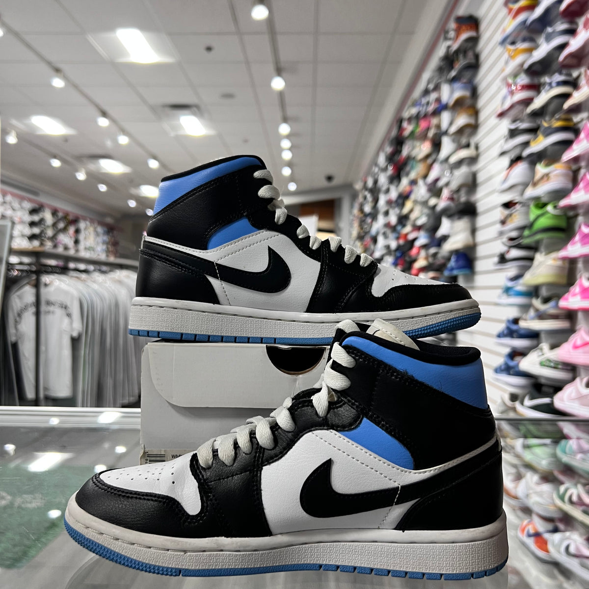 Jordan 1 Mid Womens University Blue (Lightly Worn)