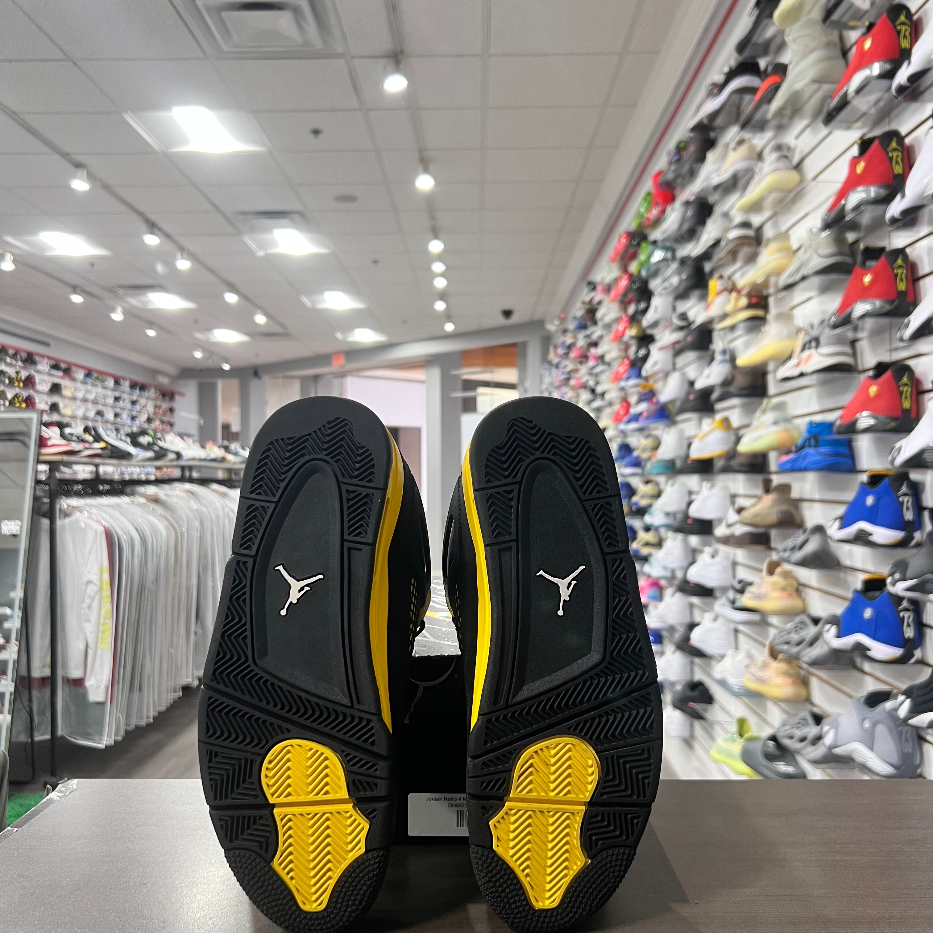 Jordan Retro 4 Mens Thunder (Lightly Worn)