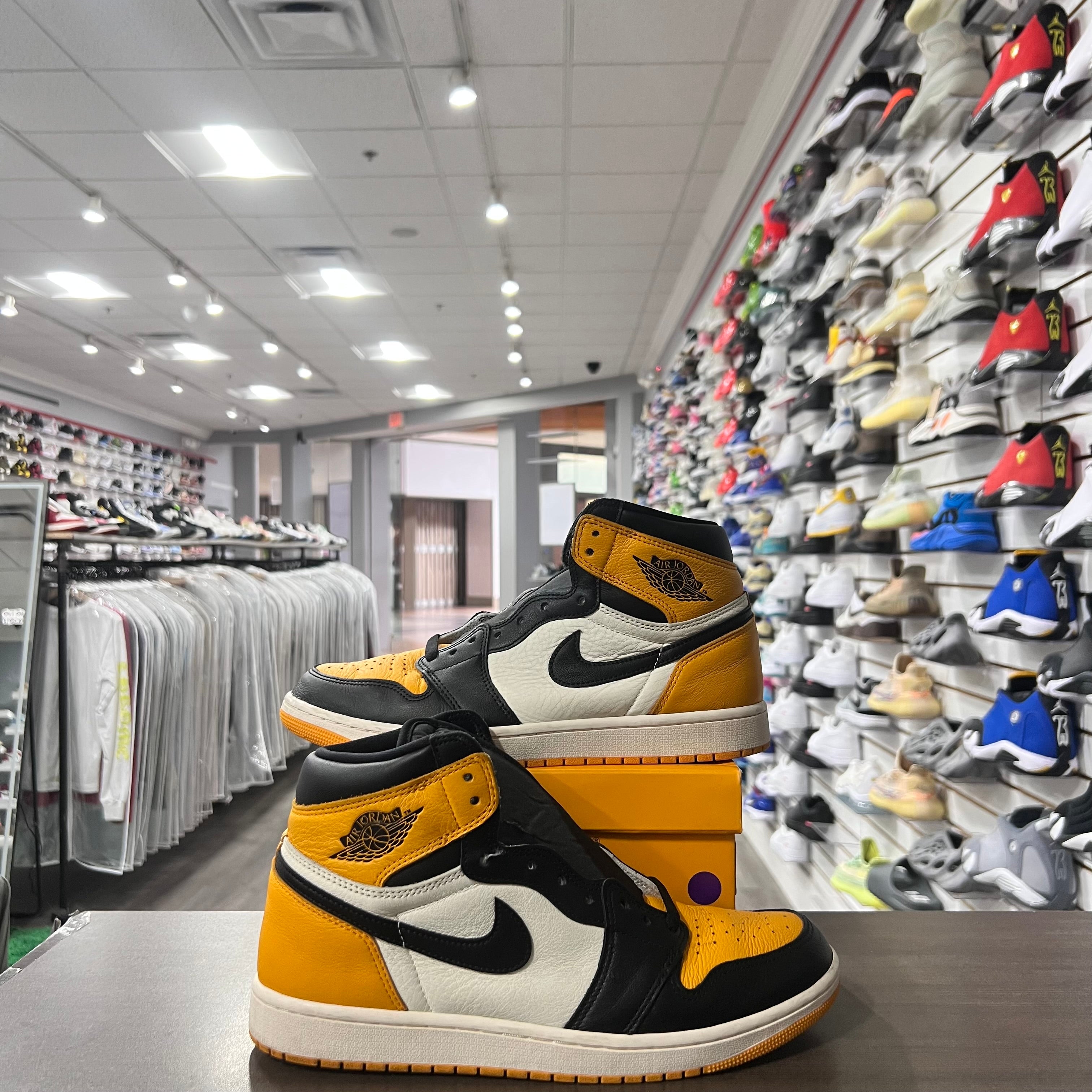Jordan Retro 1 High Og Mens Taxi (Lightly Worn)