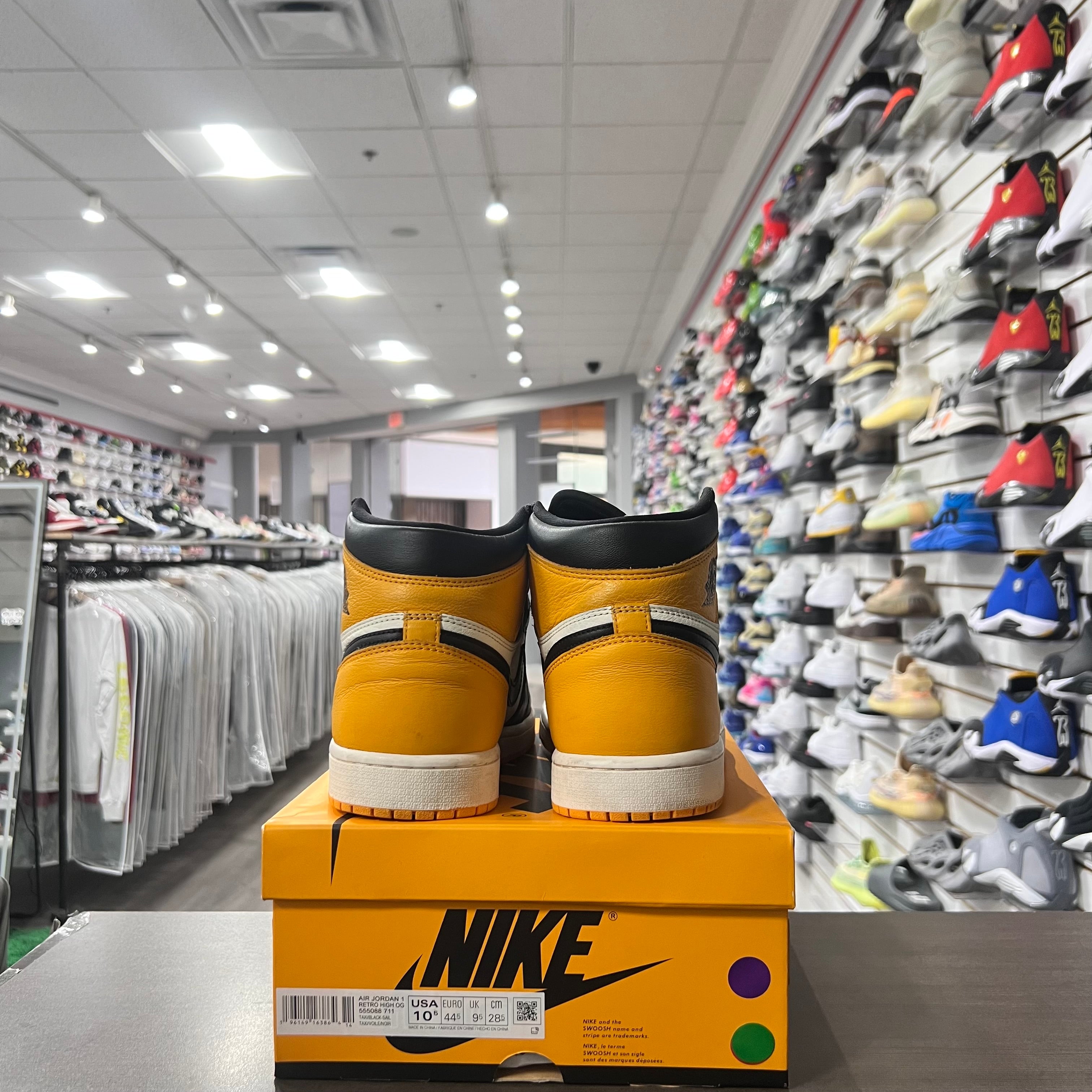 Jordan Retro 1 High Og Mens Taxi (Lightly Worn)