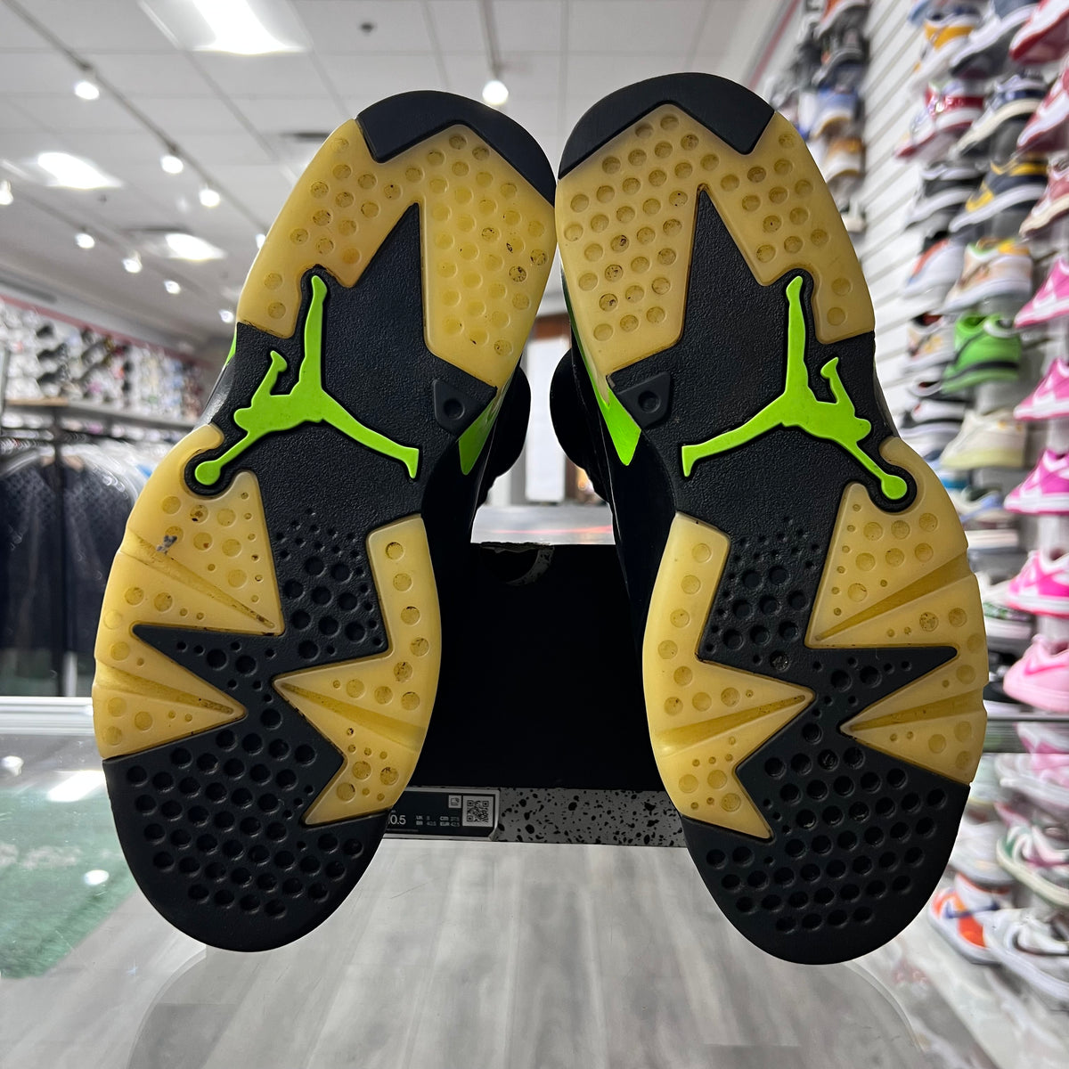 Jordan Retro 6 Mens Electric Green (Lightly Worn)