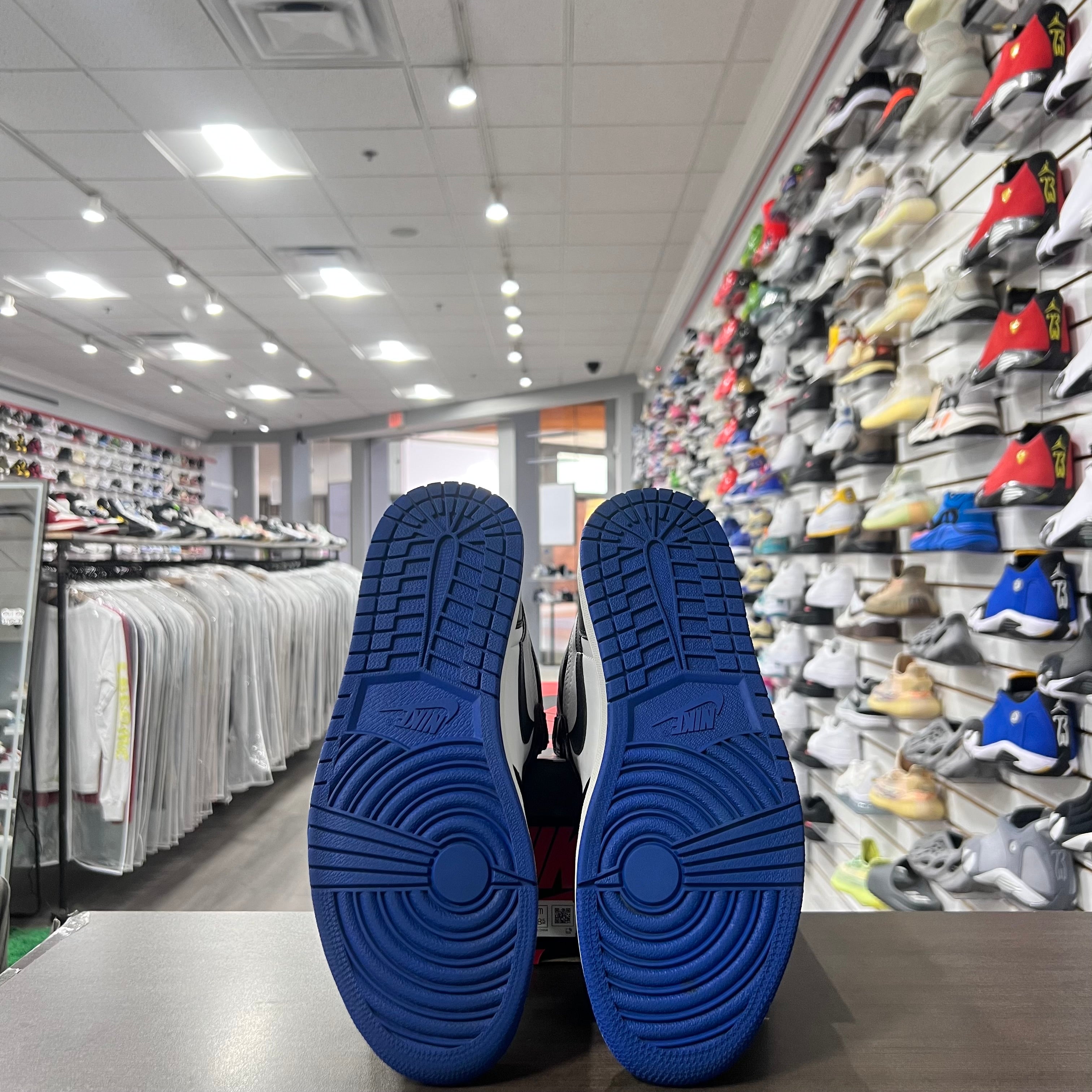 Jordan Retro 1 High Og Mens Royal Toe (Lightly Worn)