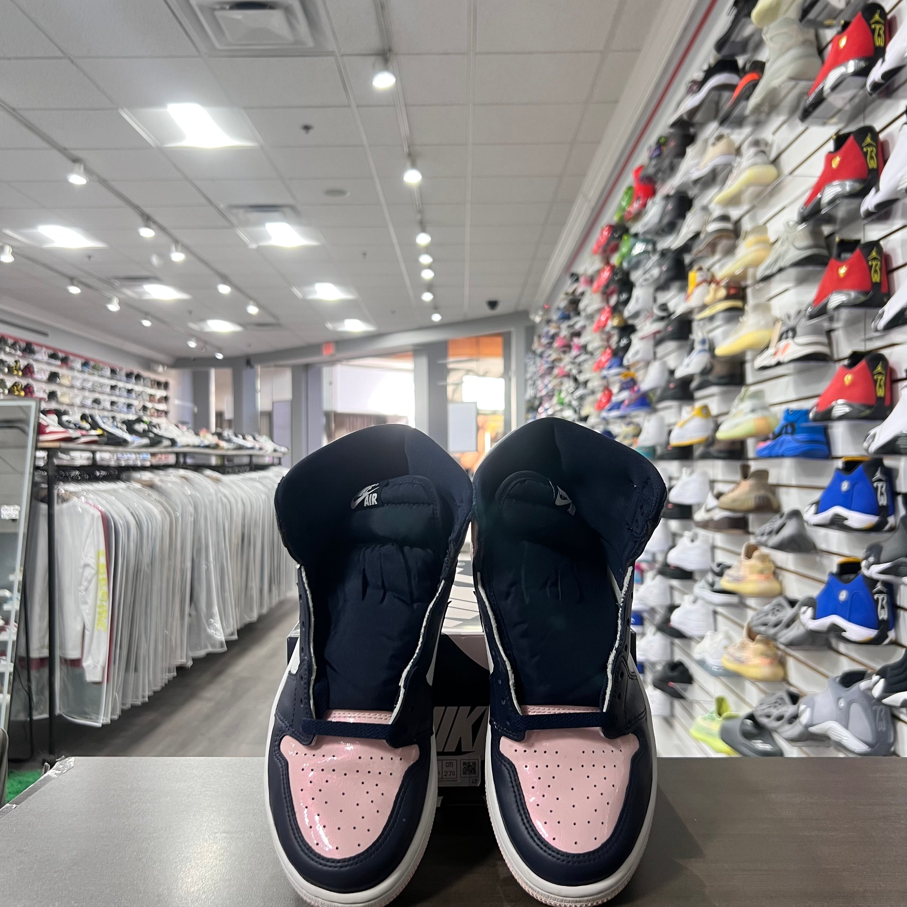 Jordan Retro 1 High Og Womens Atmosphere (Lightly Worn)