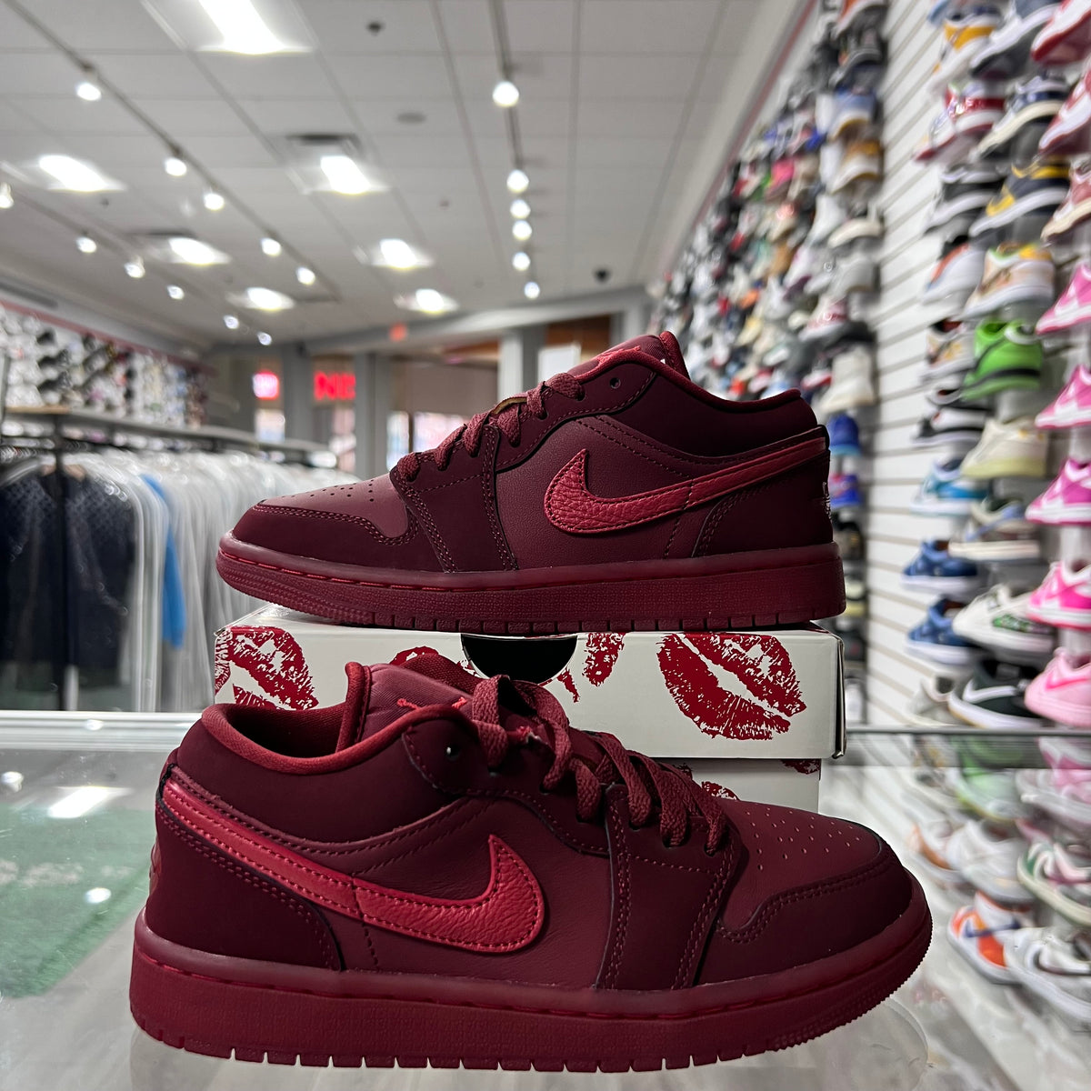 Jordan Retro 1 Low Womens Valentine Day(Lightly Worn)