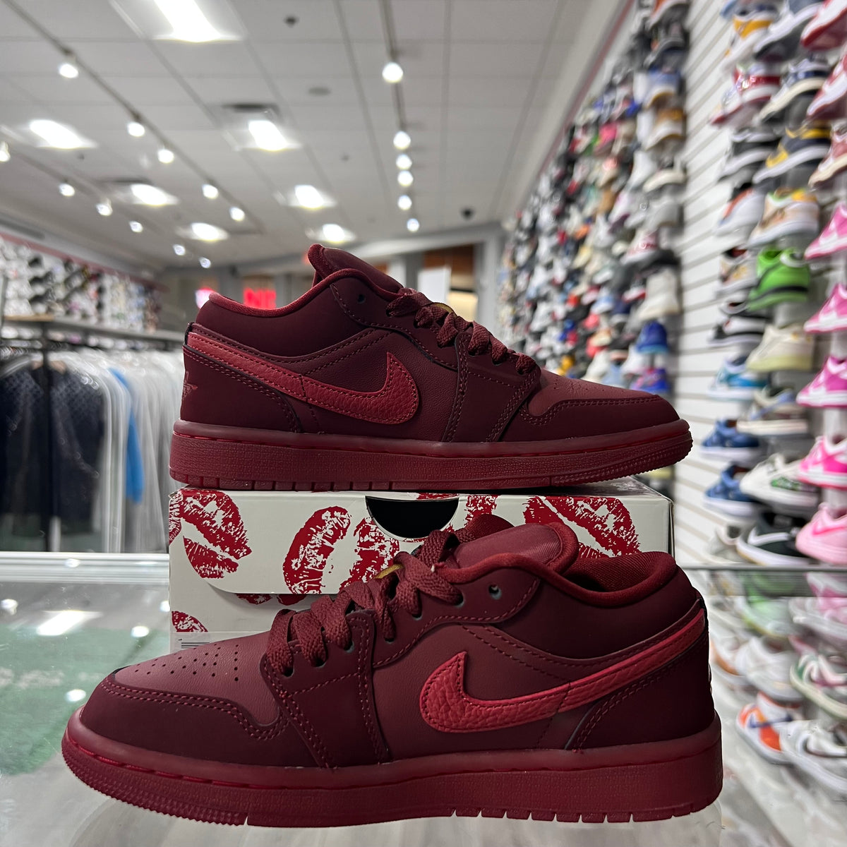 Jordan Retro 1 Low Womens Valentine Day(Lightly Worn)