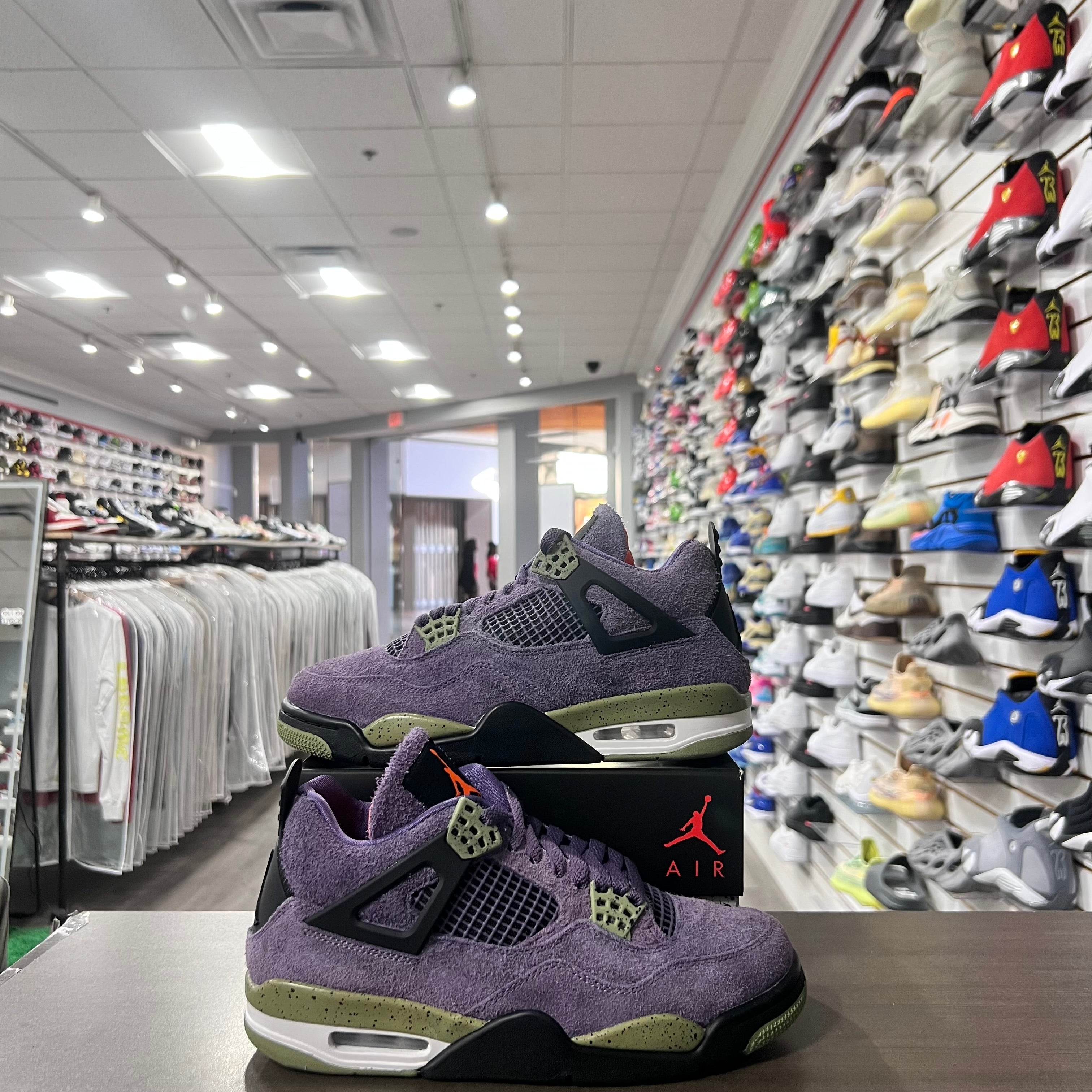 Jordan Retro 4 Womens Purple Haze (Lightly Worn)