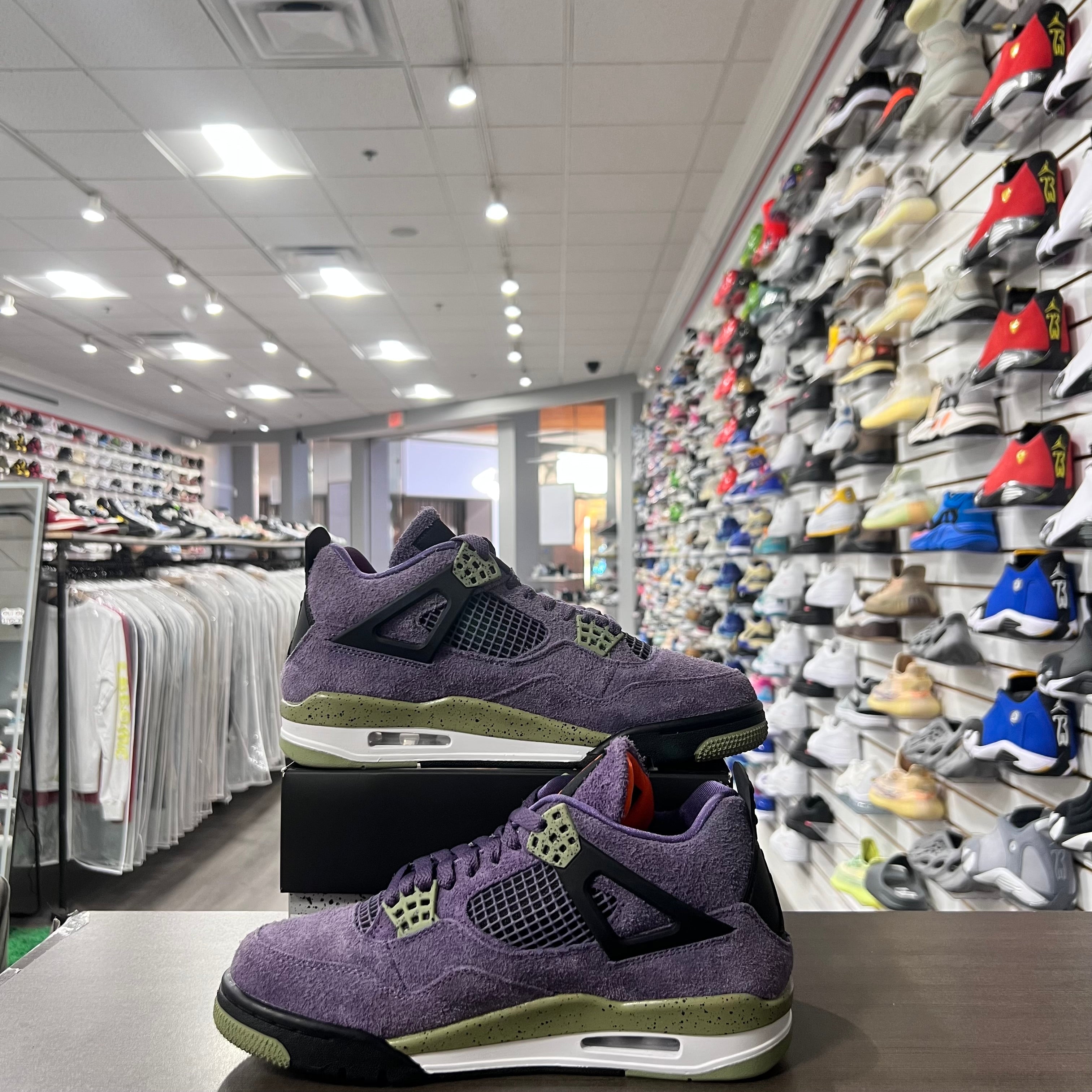 Jordan Retro 4 Womens Purple Haze (Lightly Worn)