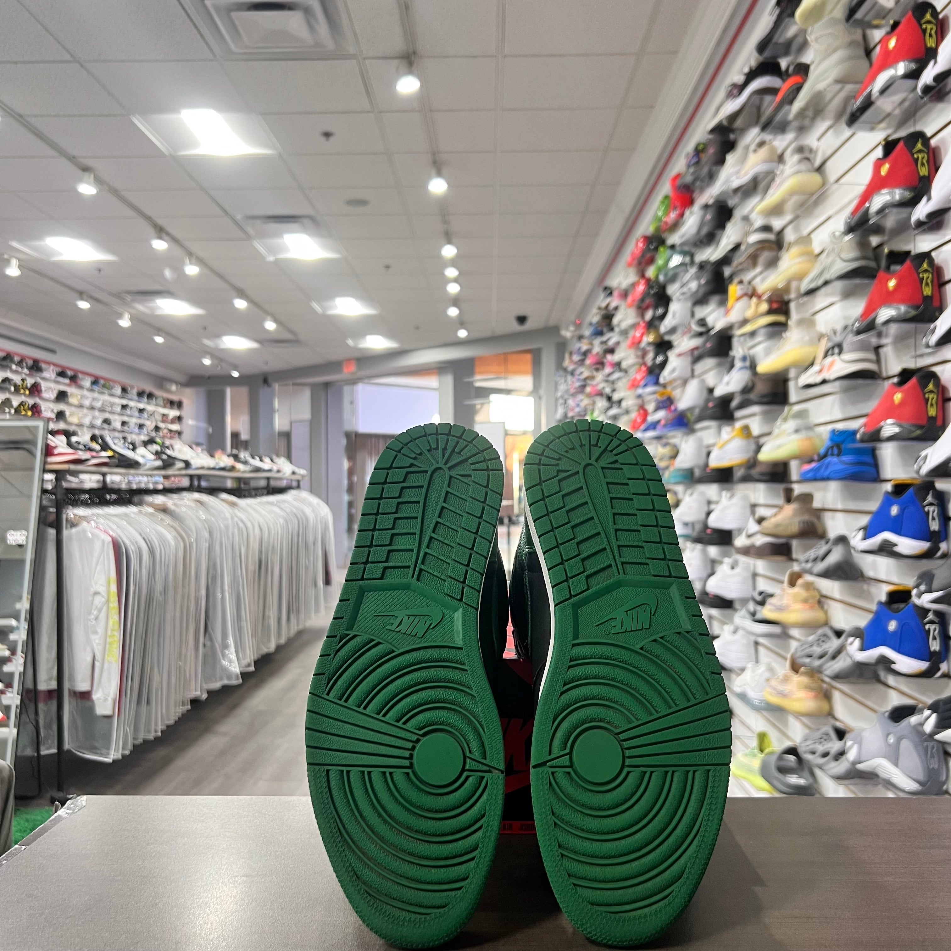 Jordan Retro 1 High Og Mens Pine Green 2.0 (Lightly Worn)