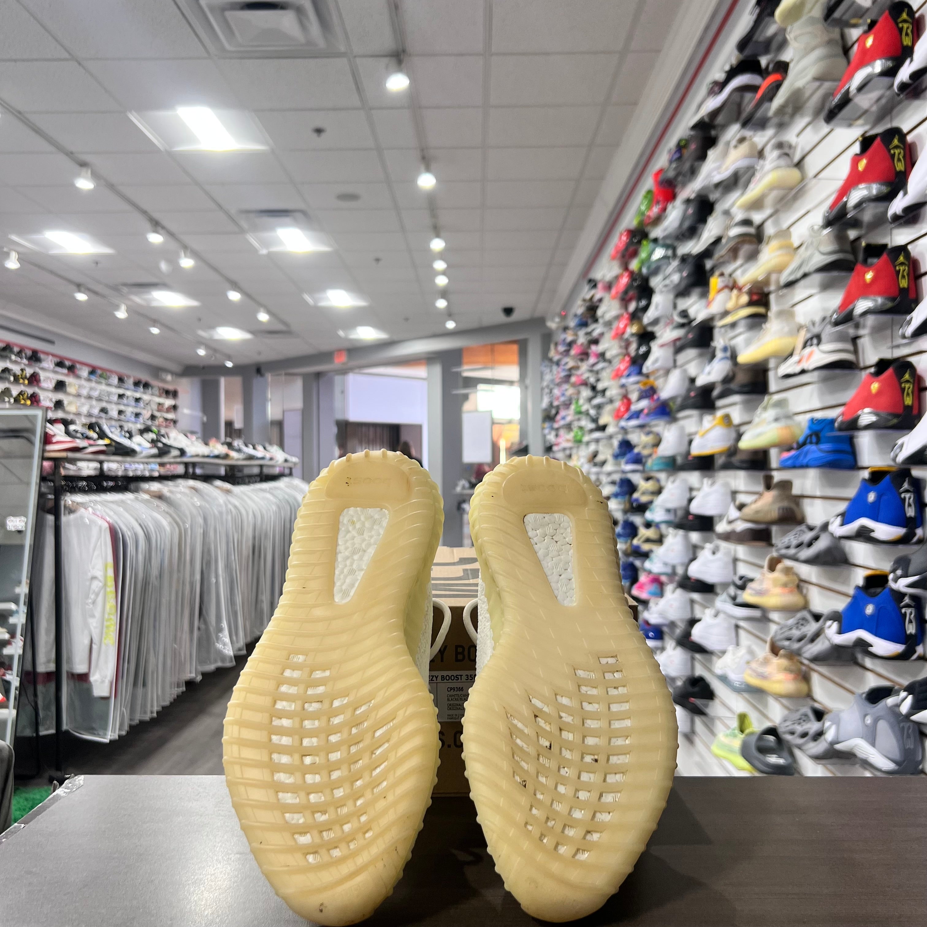 Yeezy 350 V2 Cream (Lightly Worn)