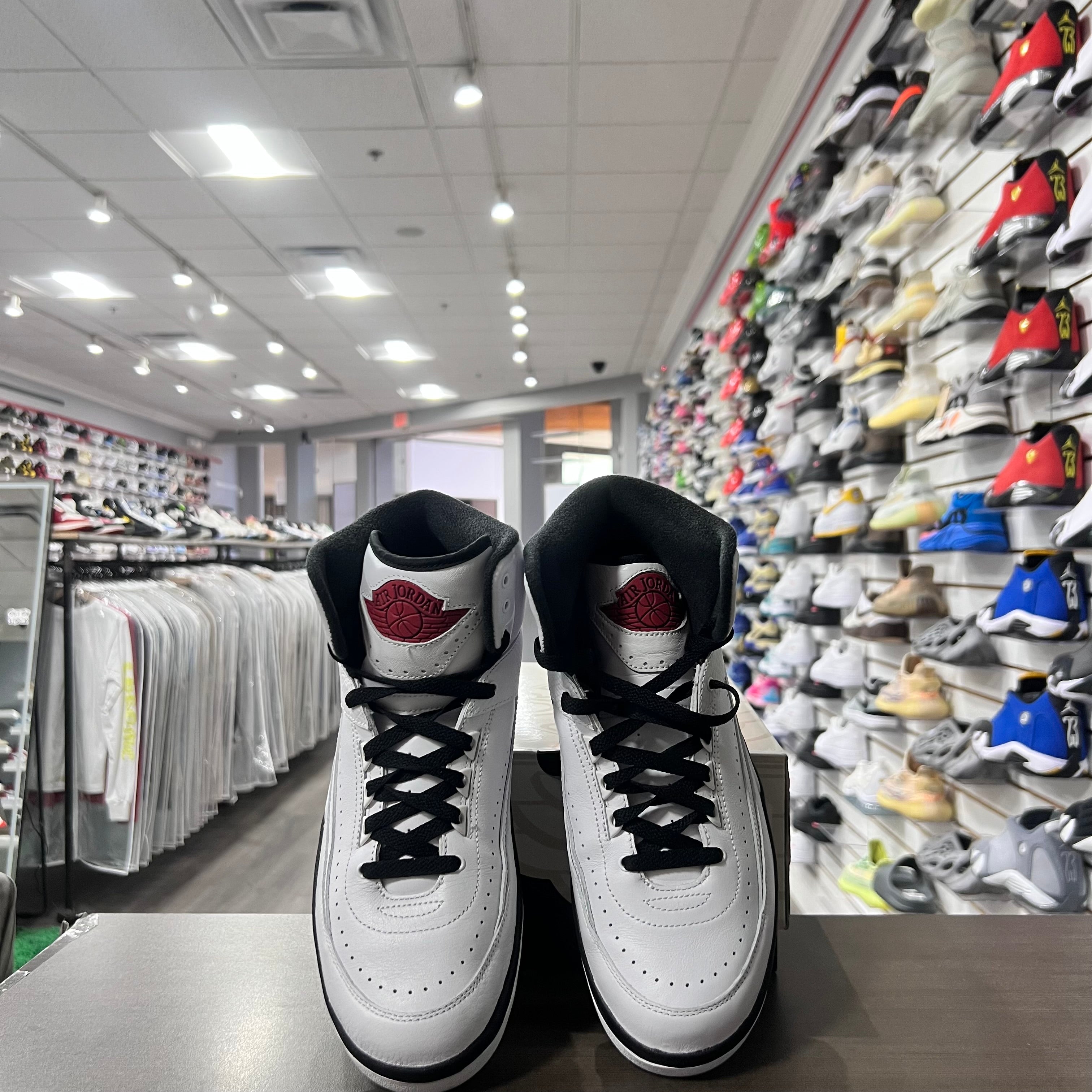 Jordan Retro 2 Mens Chicago (Lightly Worn)