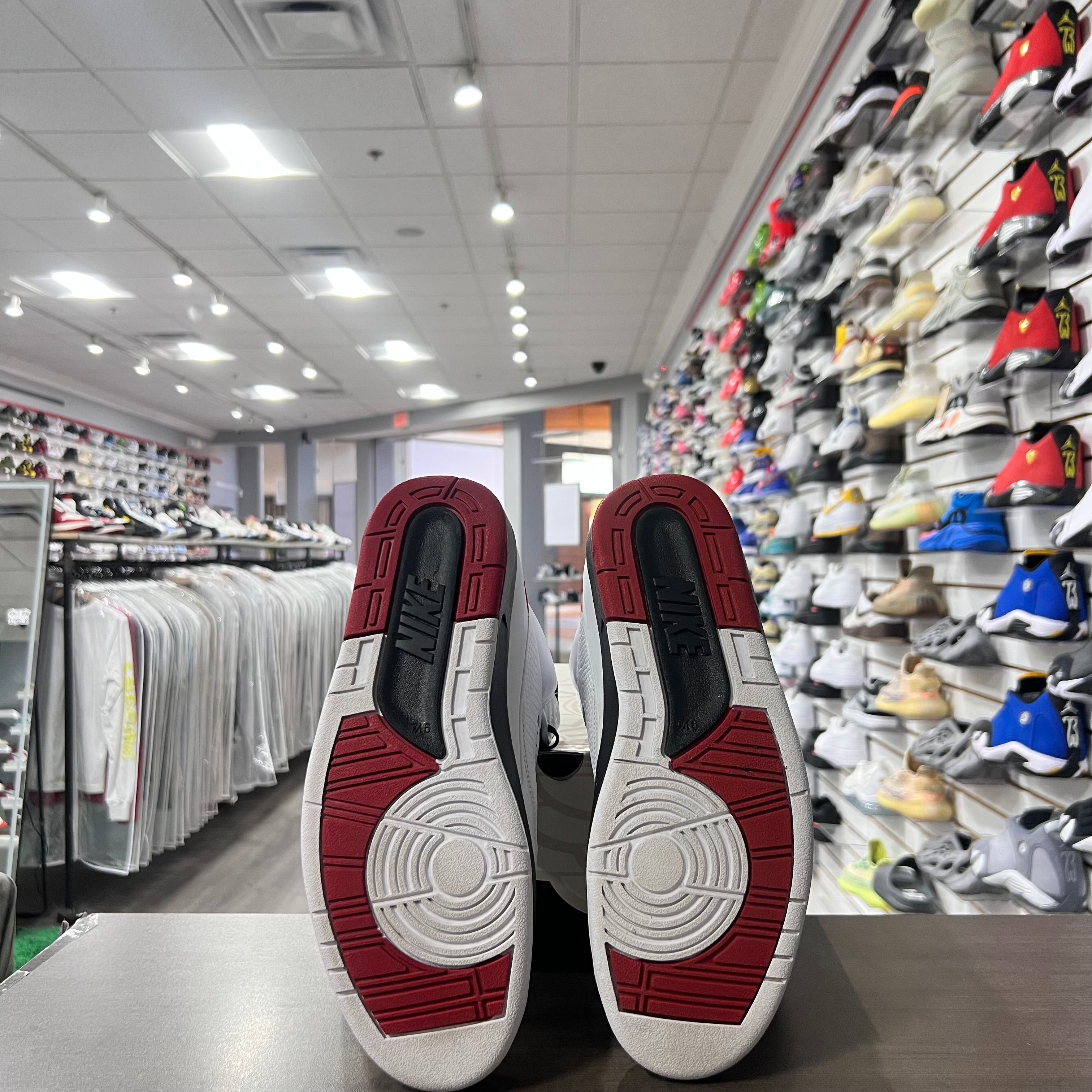 Jordan Retro 2 Mens Chicago (Lightly Worn)