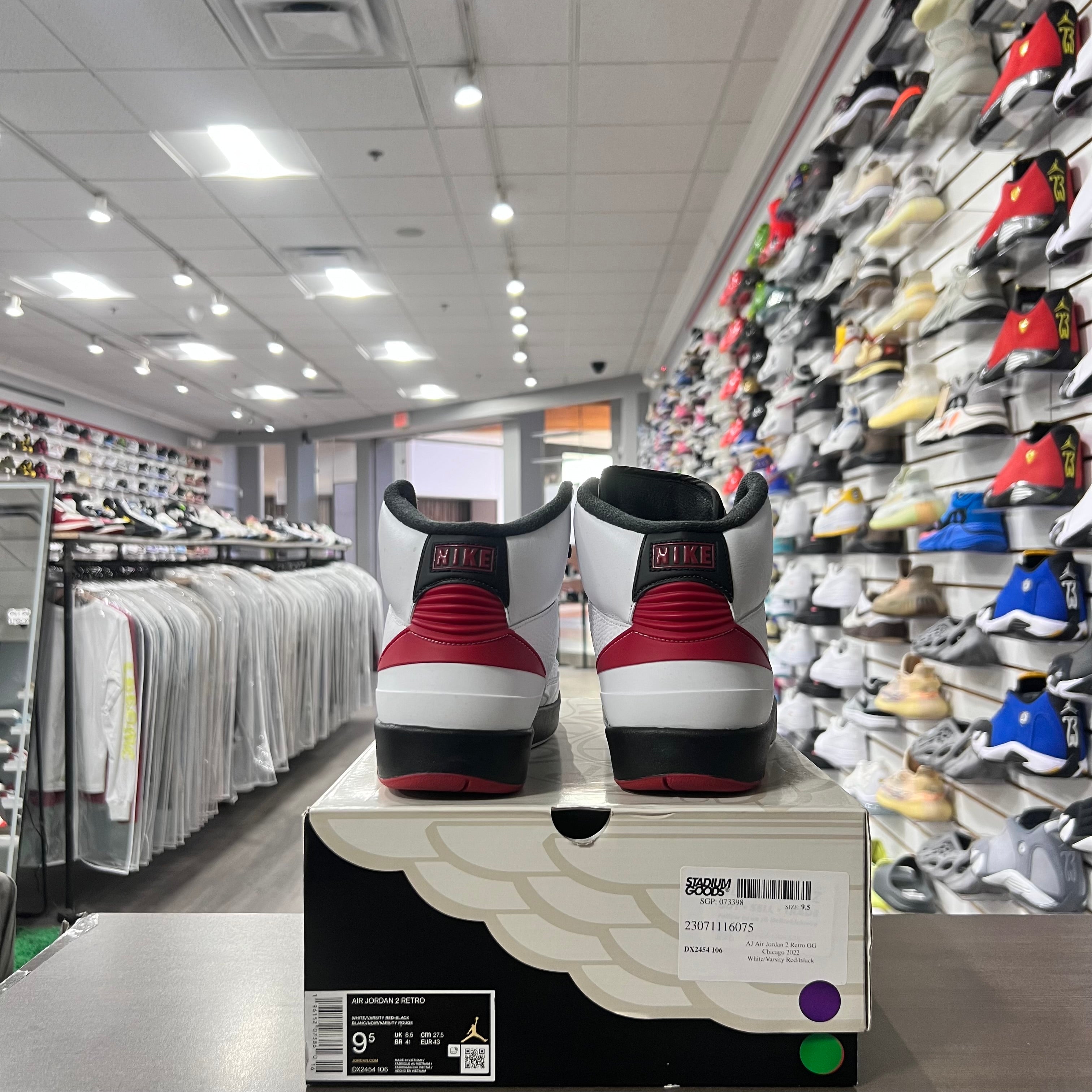 Jordan Retro 2 Mens Chicago (Lightly Worn)